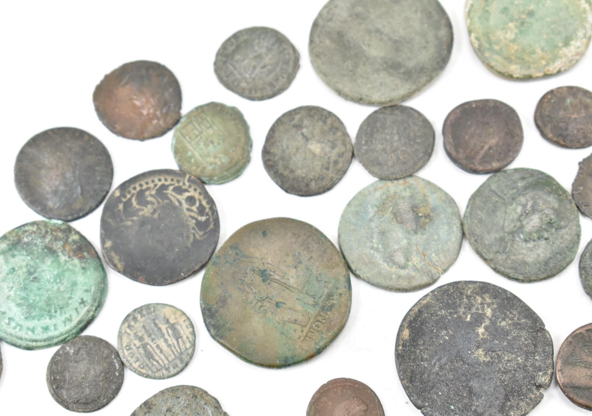 LARGE COLLECTION OF ROMAN IMPERIAL COINS - Image 5 of 6