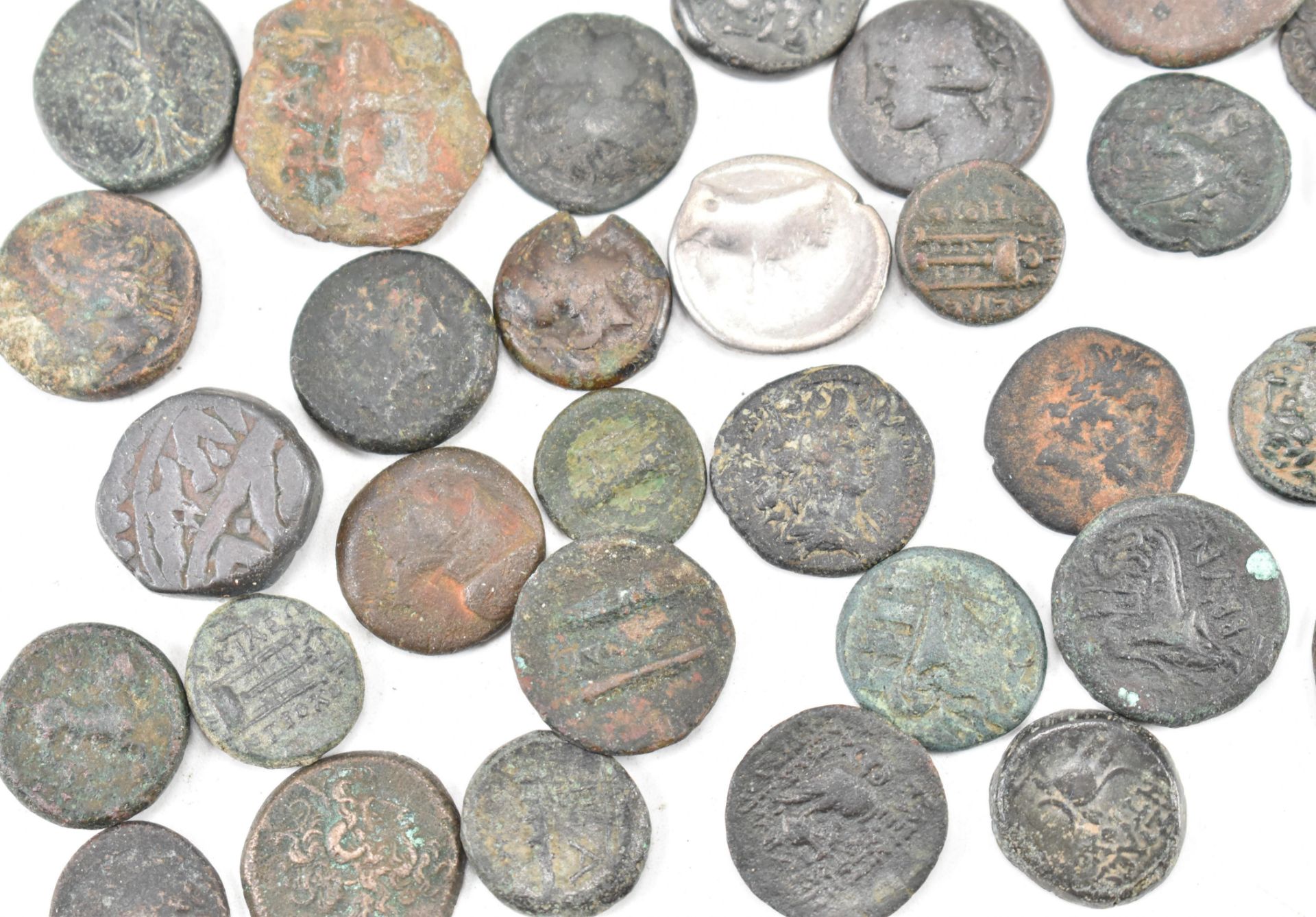 COLLECTION OF ANCIENT ROMAN AND GREEK COINAGE - Image 4 of 6