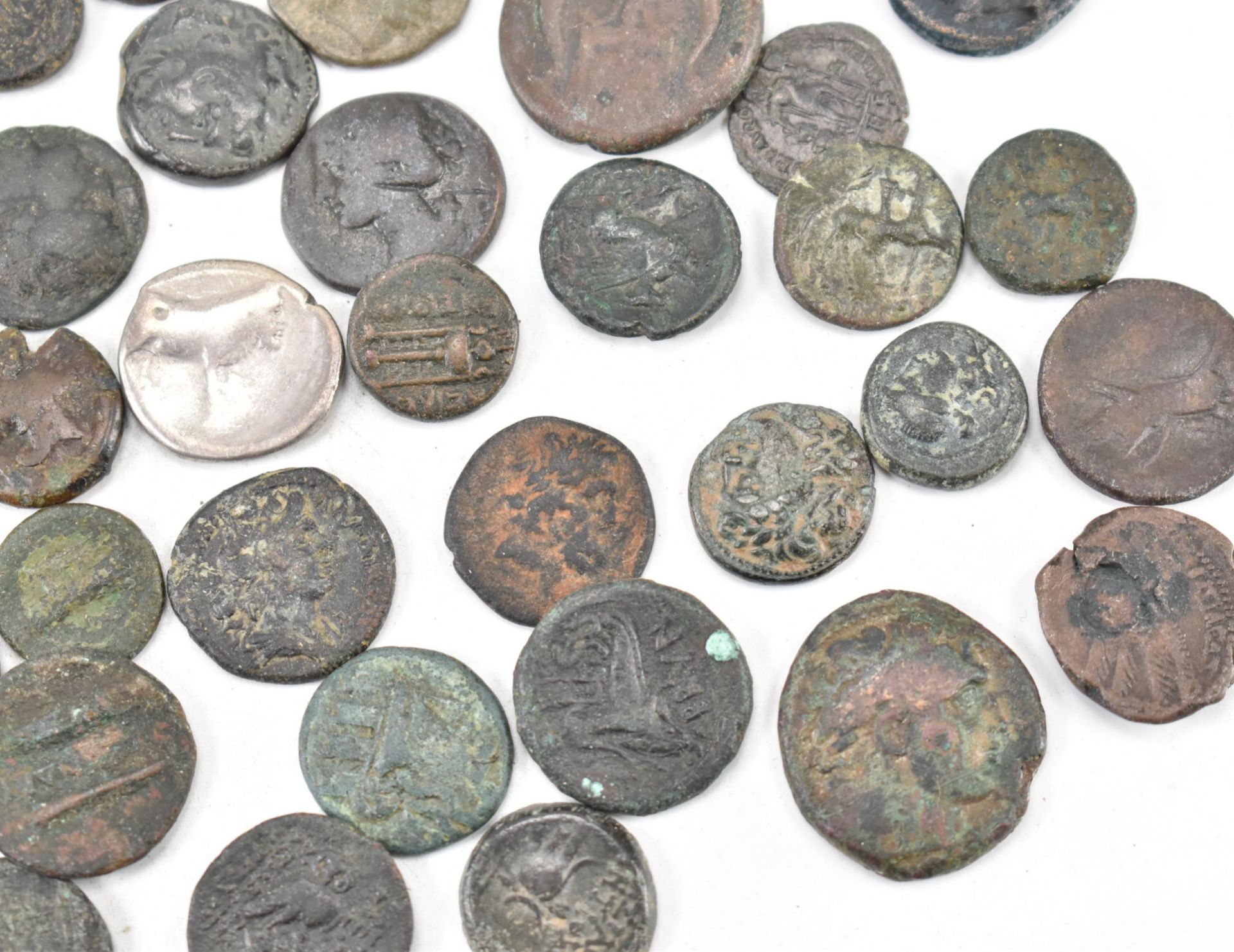 COLLECTION OF ANCIENT ROMAN AND GREEK COINAGE - Image 5 of 6