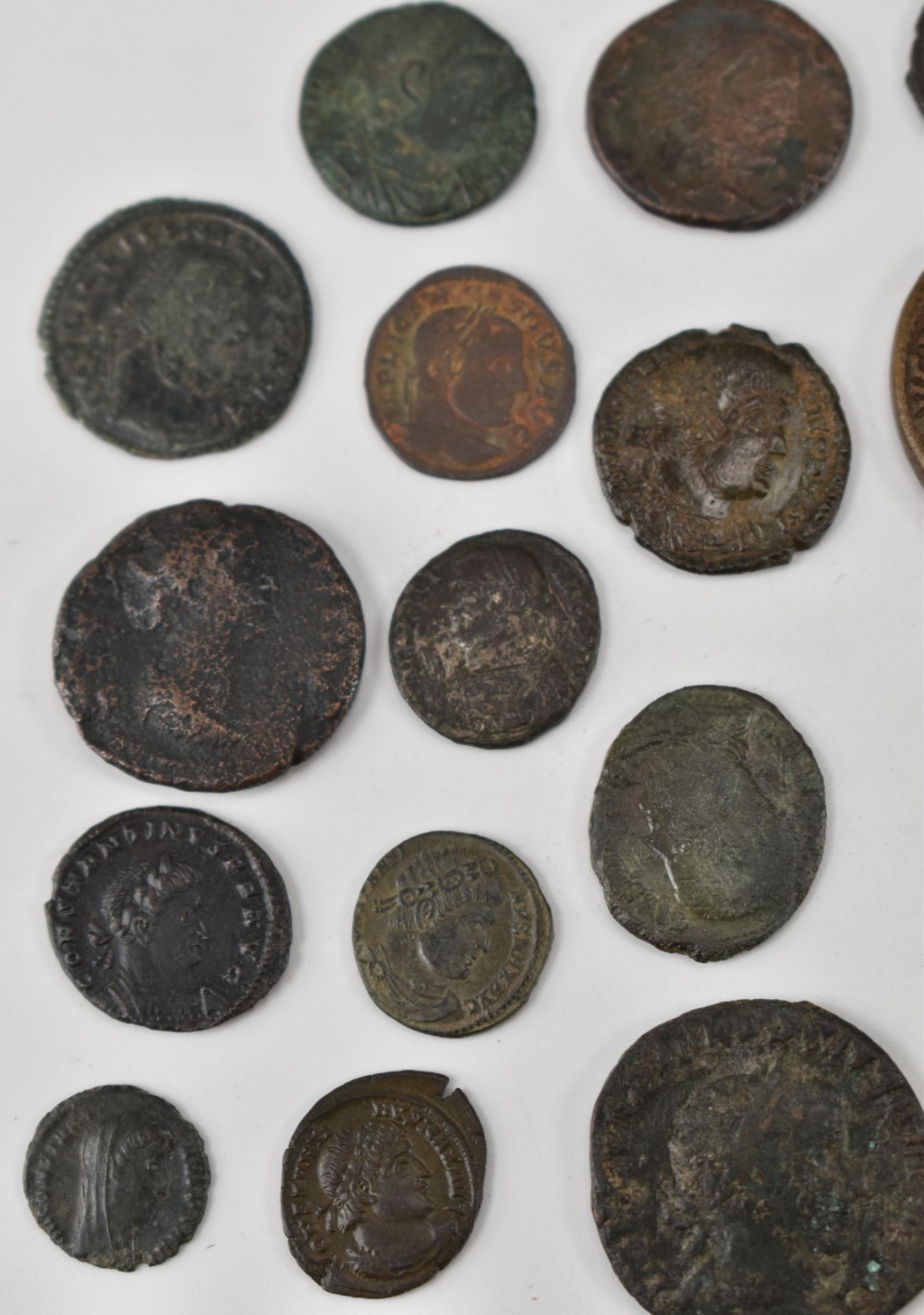 COLLECTION OF 22 ANCIENT ROMAN IMPERIAL COINS - Image 2 of 4