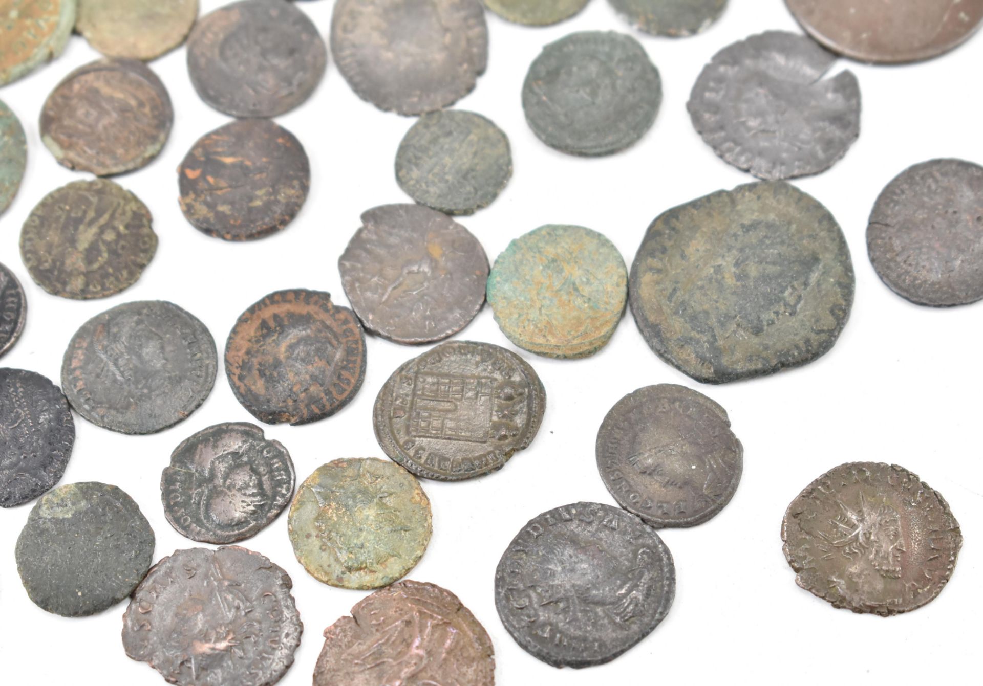 LARGE COLLECTION OF ROMAN COINS - Image 4 of 5