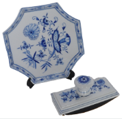 VINTAGE CHINA BLUE AND WHITE PLATE & INK BLOTTER
