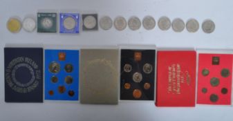 COLLECTION OF BRITISH COINAGE - CROWNS, FIVE POUND COINS