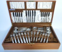 A VINTAGE VINERS OF SHEFFIELD CUTLERY CANTEEN IN TEAK CASE