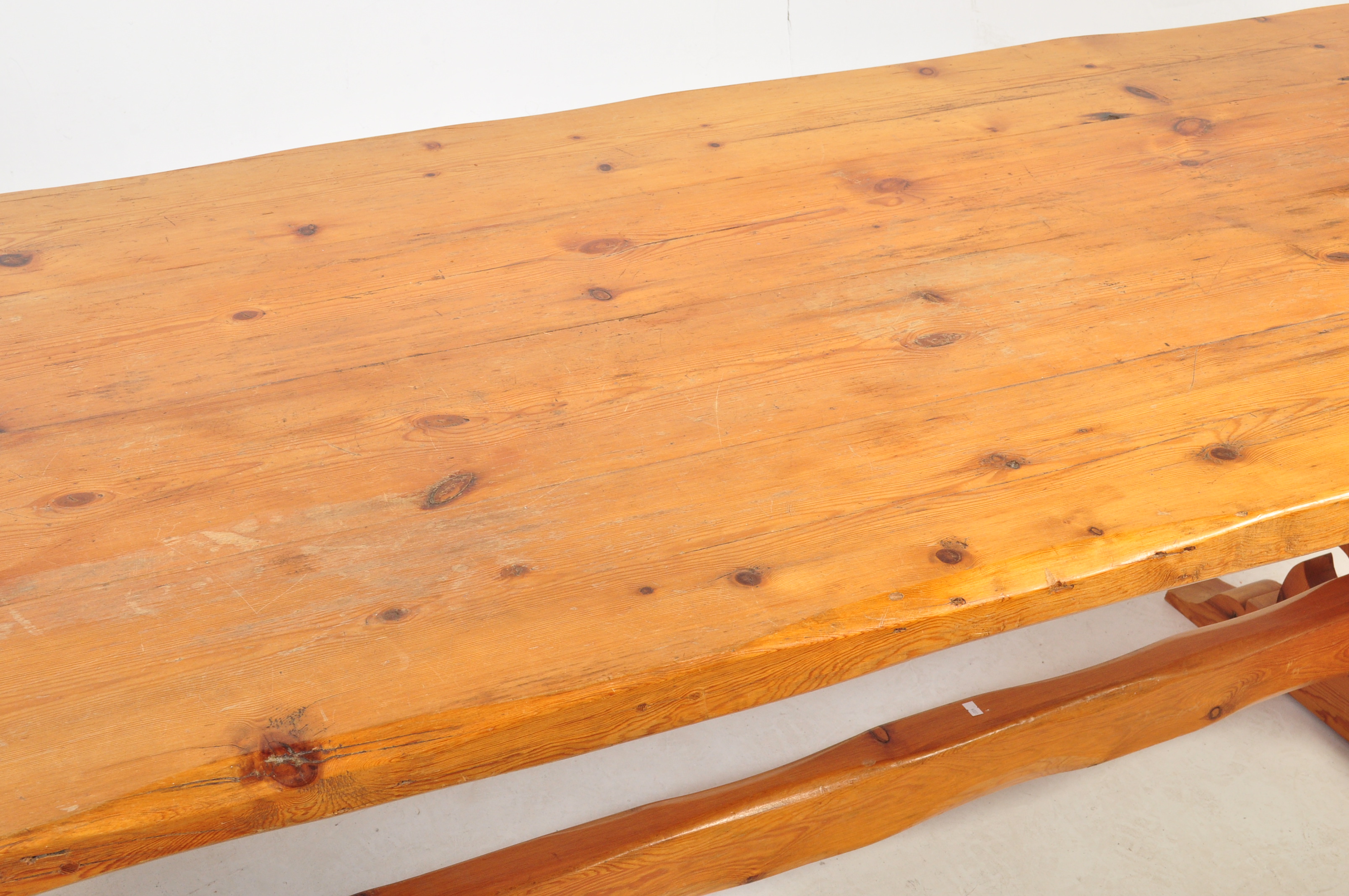 EARLY 20TH CENTURY PINE DINING TABLE - Image 3 of 5