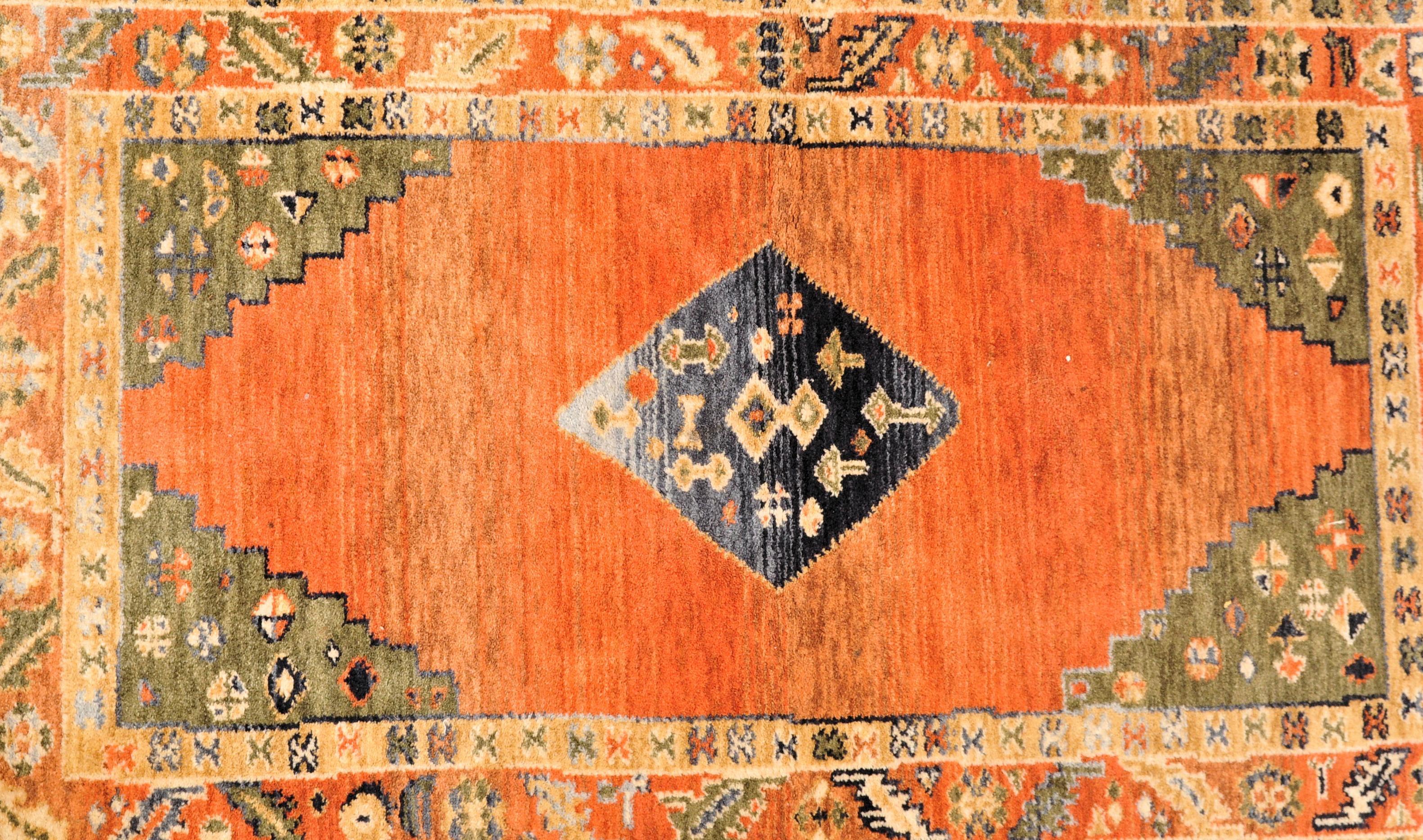 VINTAGE 20TH CENTURY PERSIAN ISLAMIC RUG CARPET - Image 3 of 5