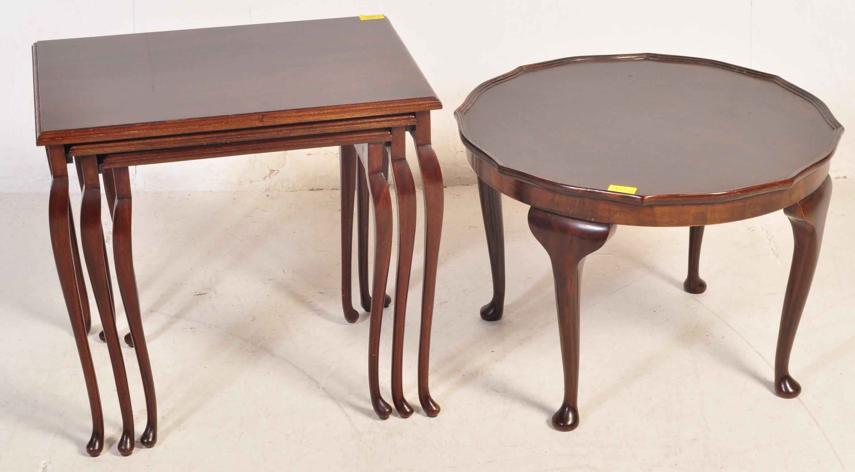 VINTAGE 1940S MAHOGANY COFFEE TABLE & NEST OF TABLES - Image 2 of 11