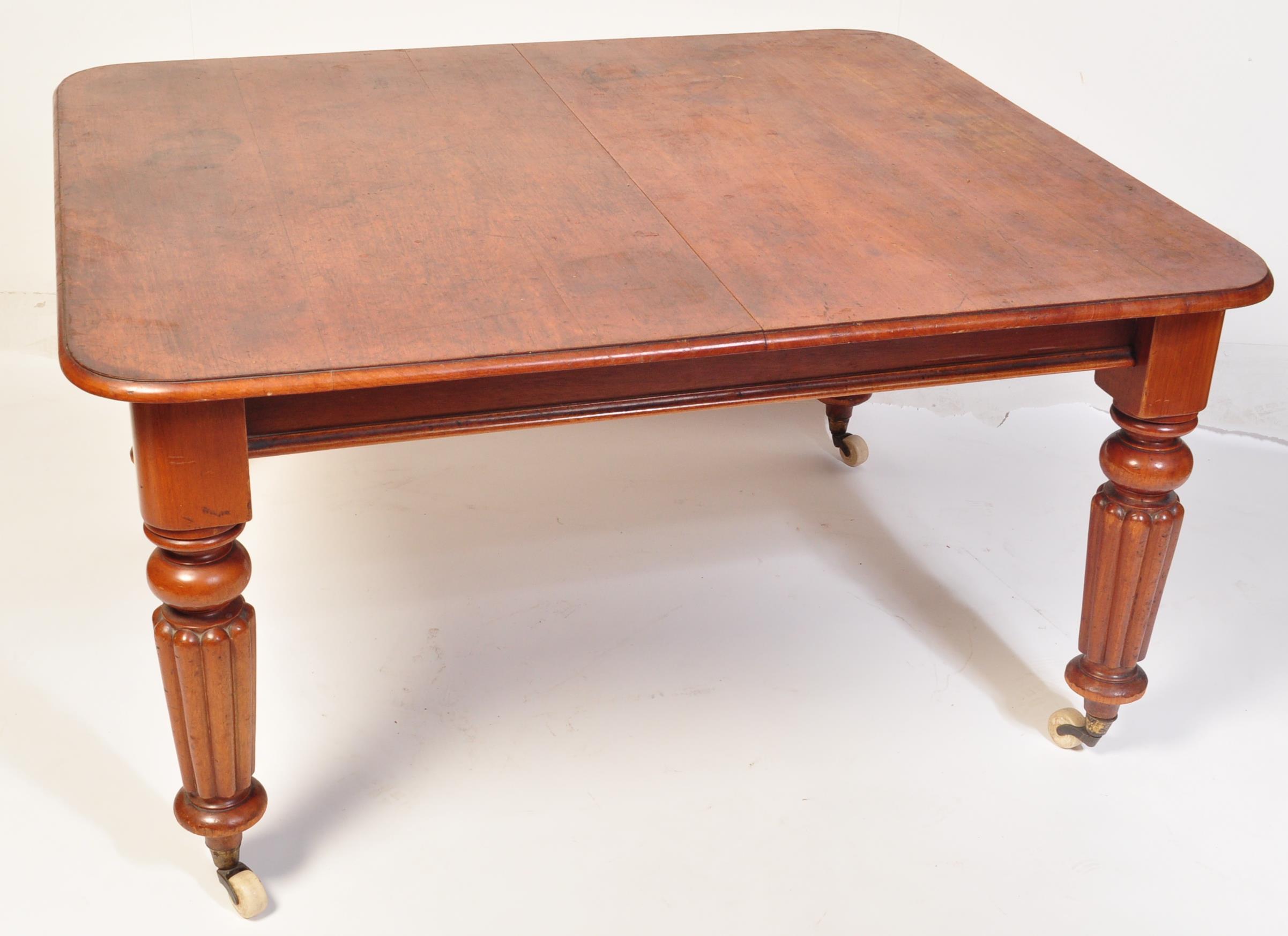 19TH CENTURY VICTORIAN MAHOGANY EXTENDABLE TABLE - Image 2 of 6