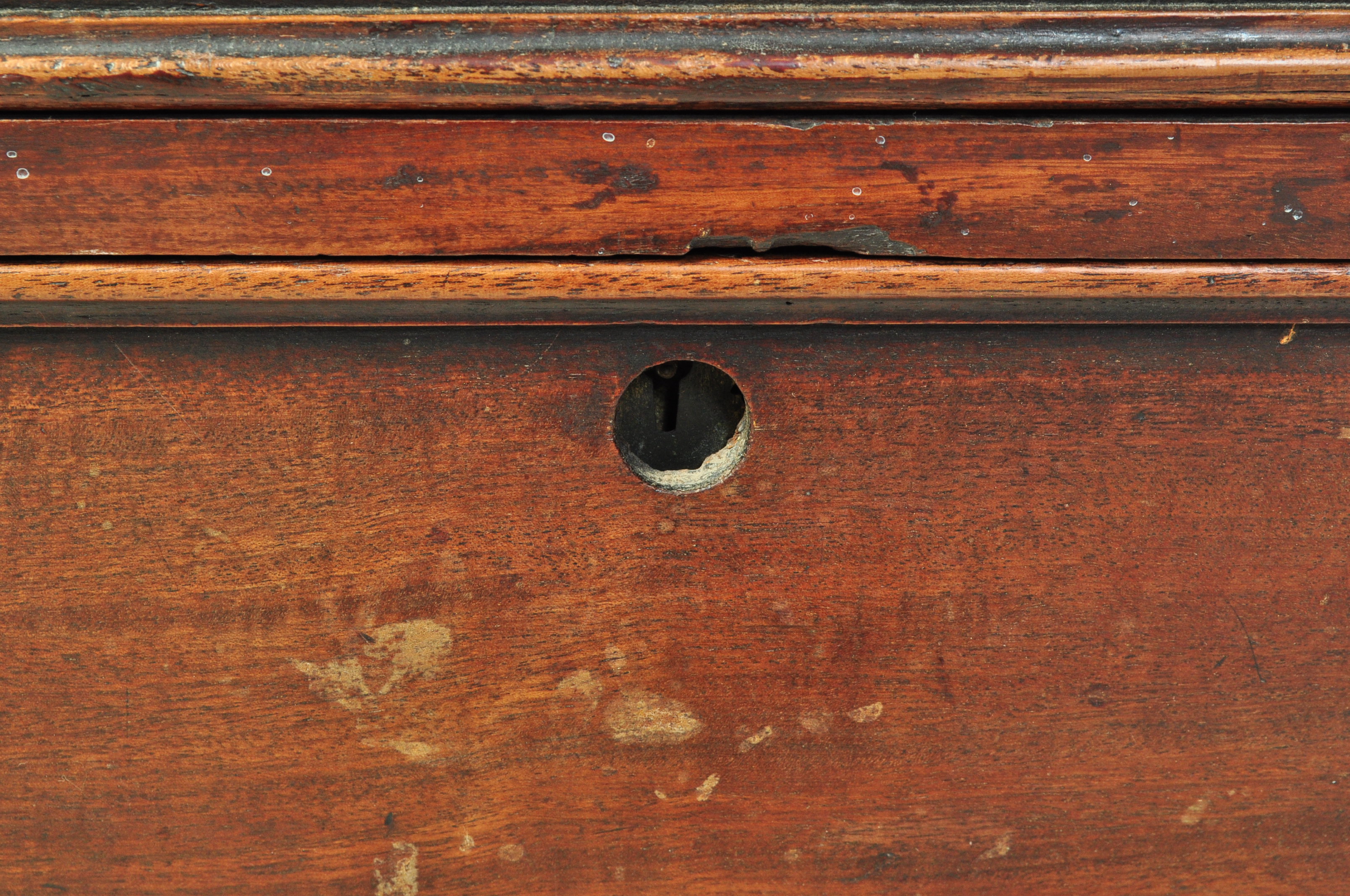 19TH CENTURY MAHOGANY CHEST OF DRAWERS - Image 8 of 9