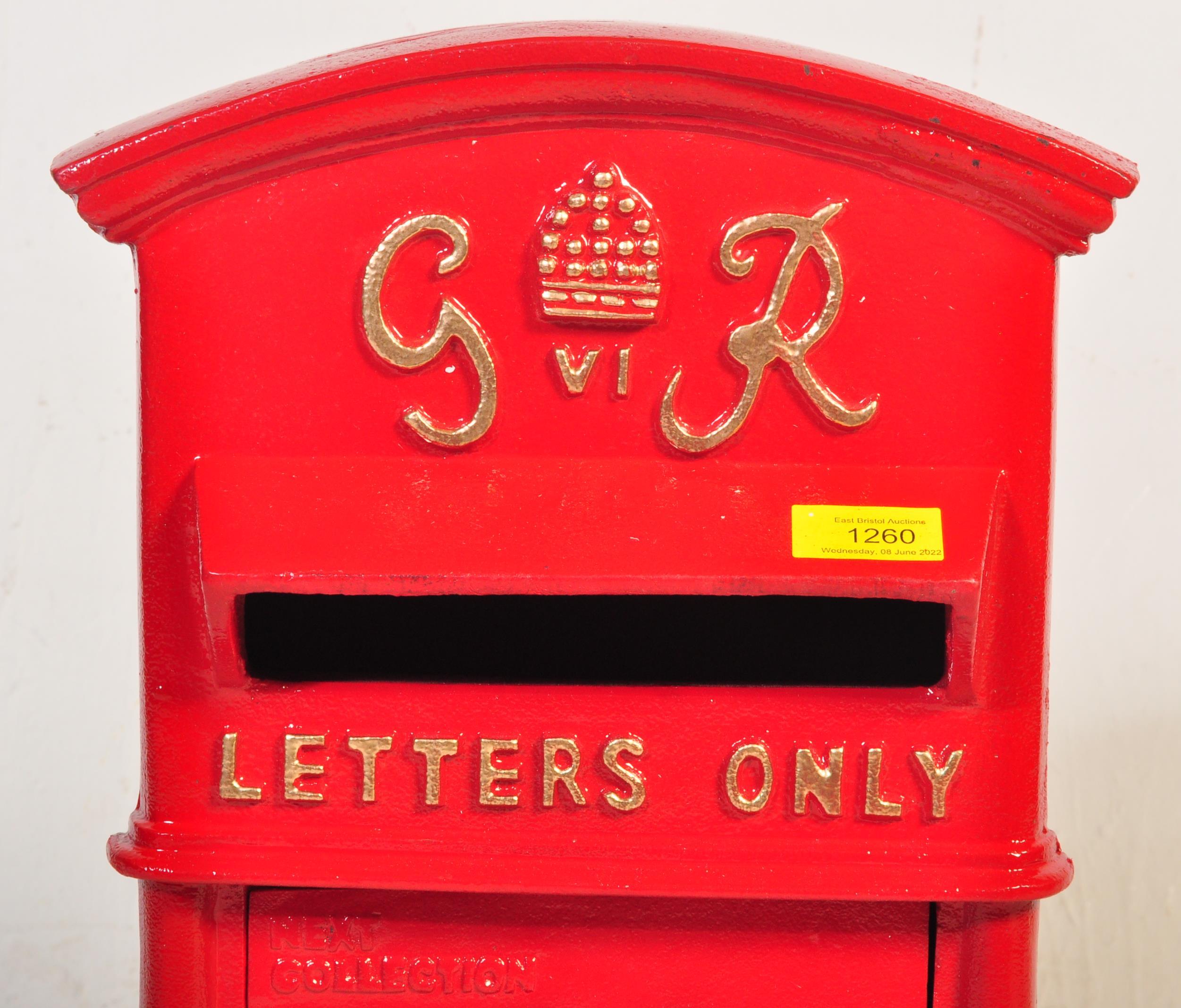 A VINTAGE STYLE CAST IRON RED LETTER BOX - GEORGE VI STYLE - Image 2 of 6