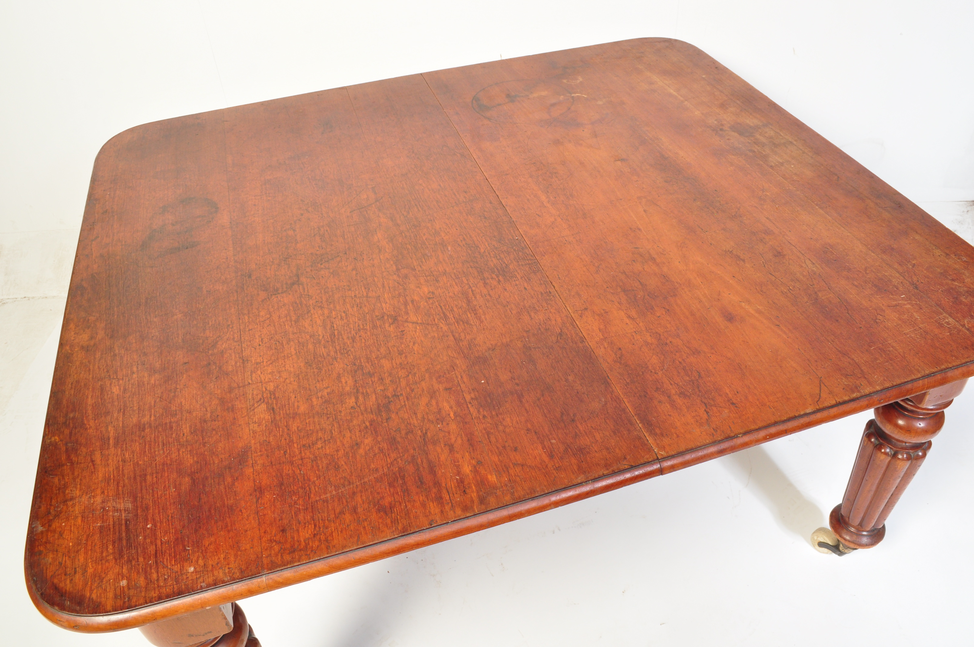 19TH CENTURY VICTORIAN MAHOGANY EXTENDABLE TABLE - Image 3 of 6