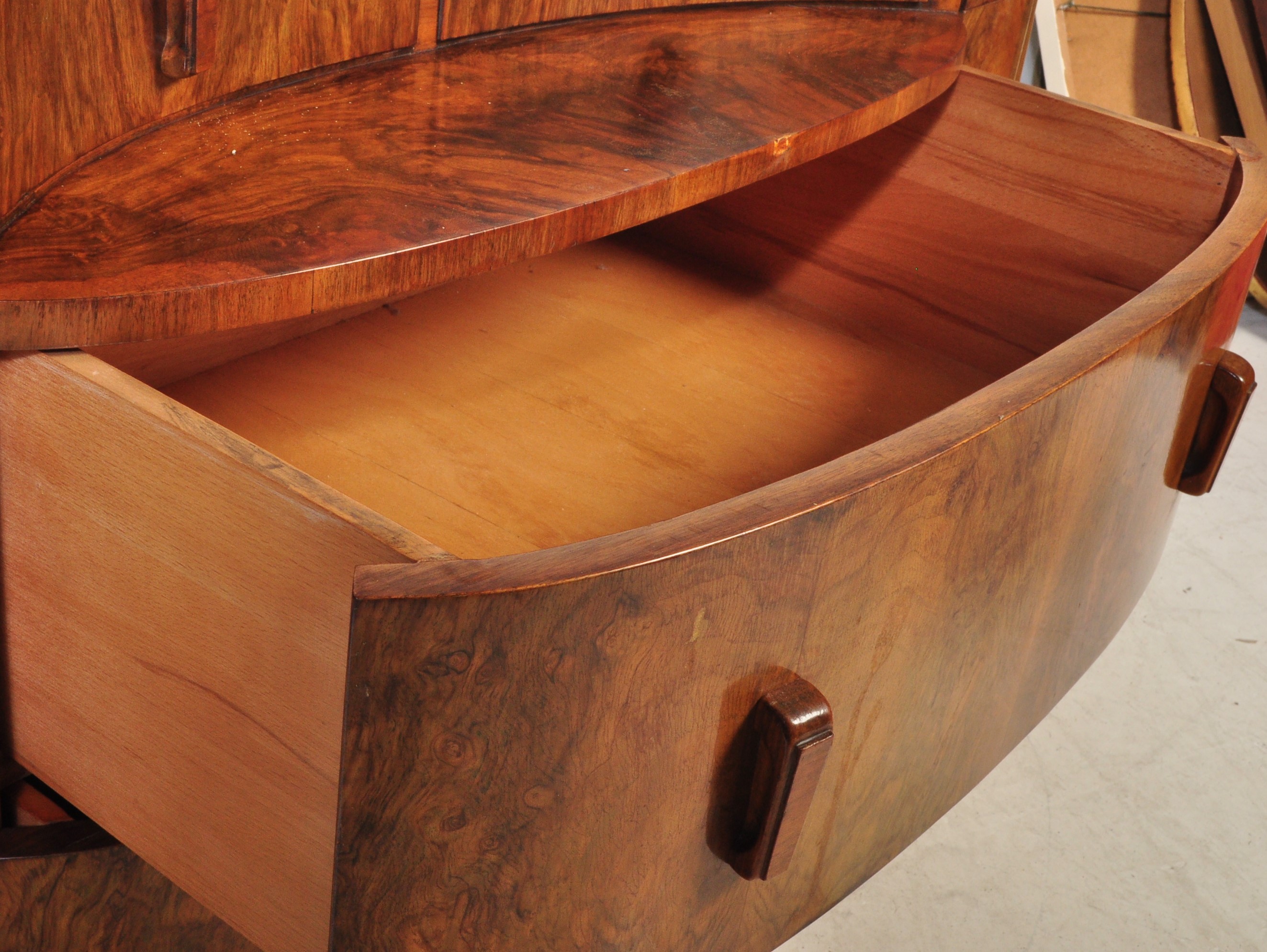 A 1930's ART DECO BURR WALNUT DRESSING TABLE CHEST - Image 7 of 9