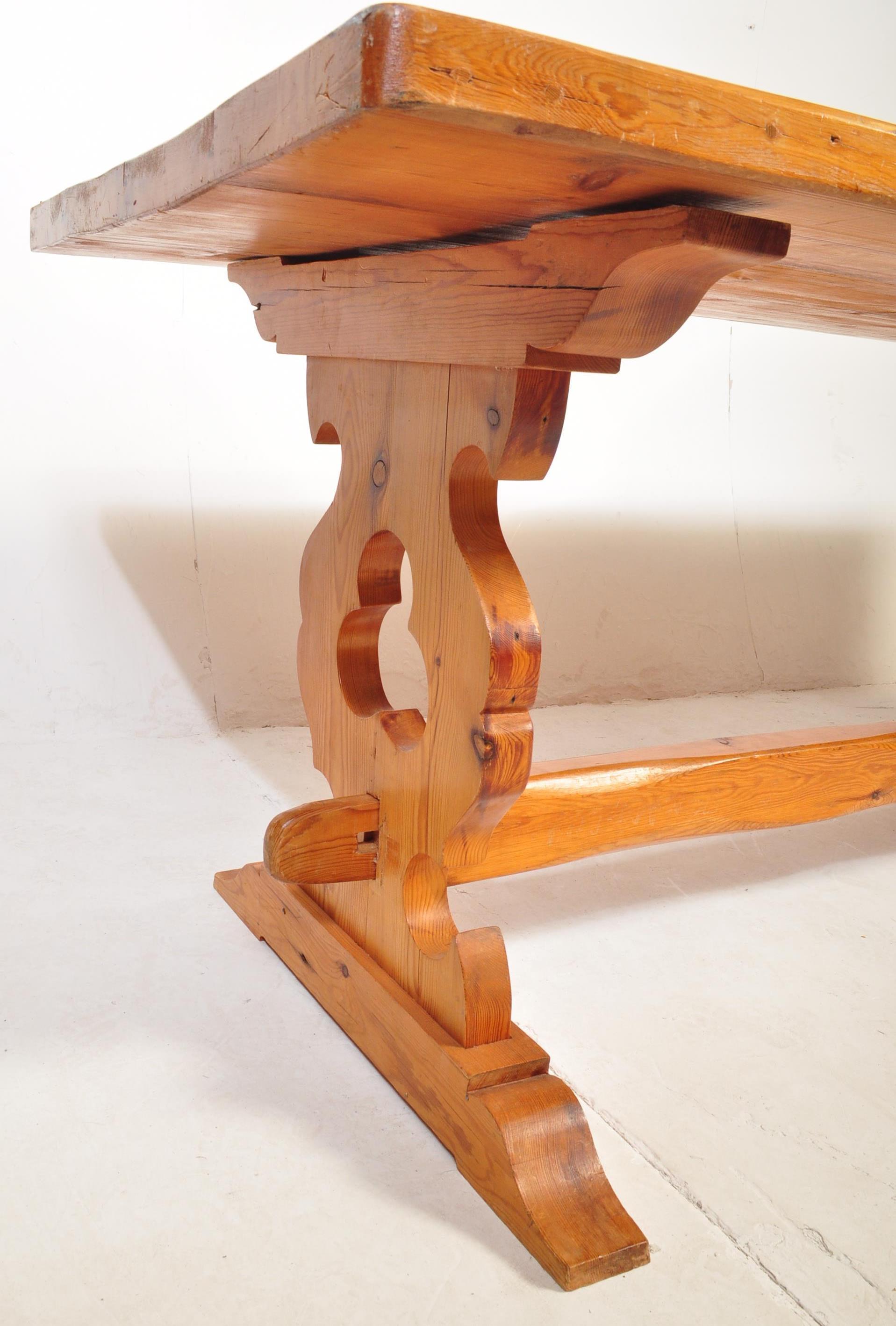 EARLY 20TH CENTURY PINE DINING TABLE - Image 5 of 5