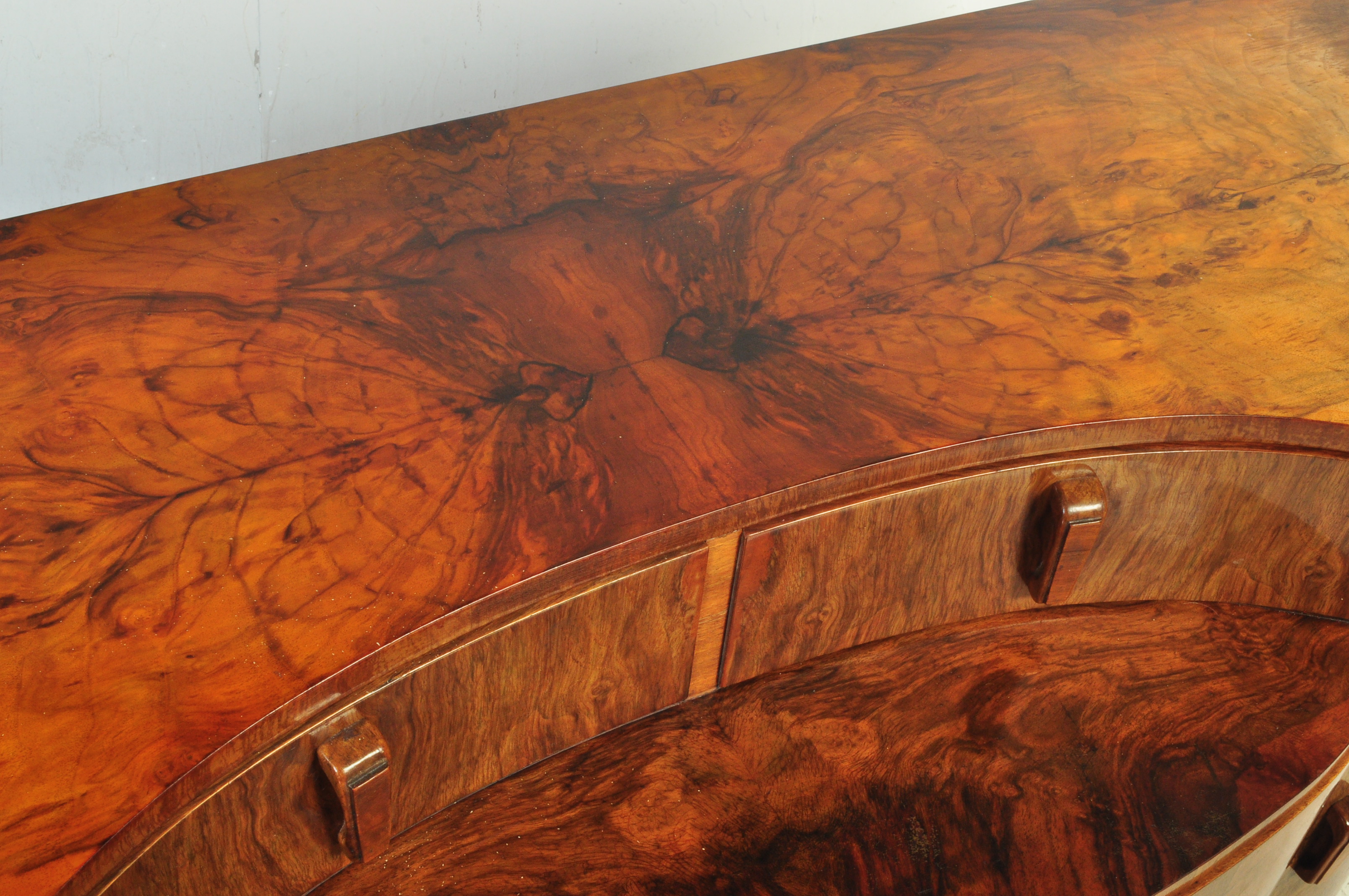 A 1930's ART DECO BURR WALNUT DRESSING TABLE CHEST - Image 9 of 9