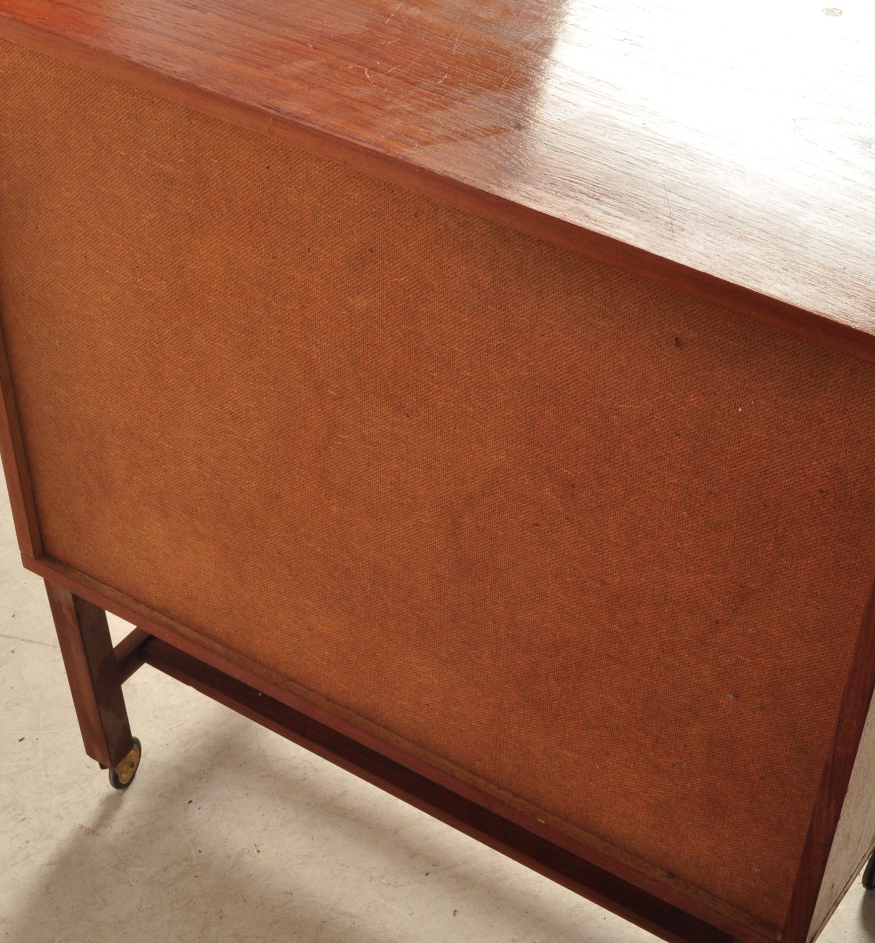 RETRO VINTAGE MID 20TH CENTURY TEAK RECORD CABINET - Image 5 of 6