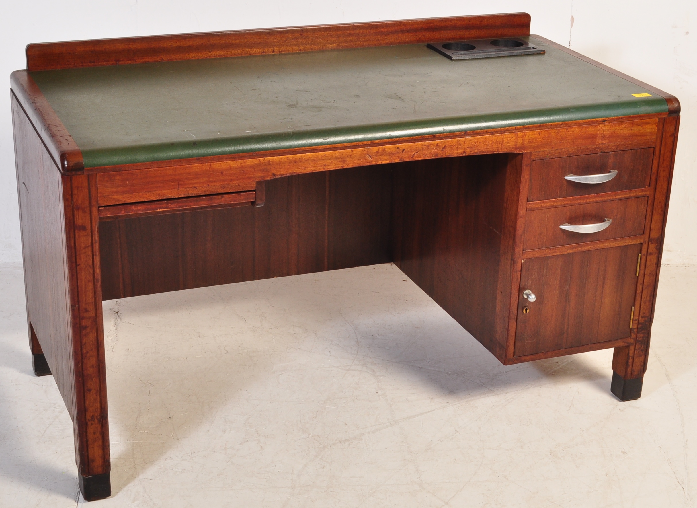 VINTAGE 20TH CENTURY OAK DESK WITH GREEN LEATHER WRITING SKIVER - Image 2 of 9
