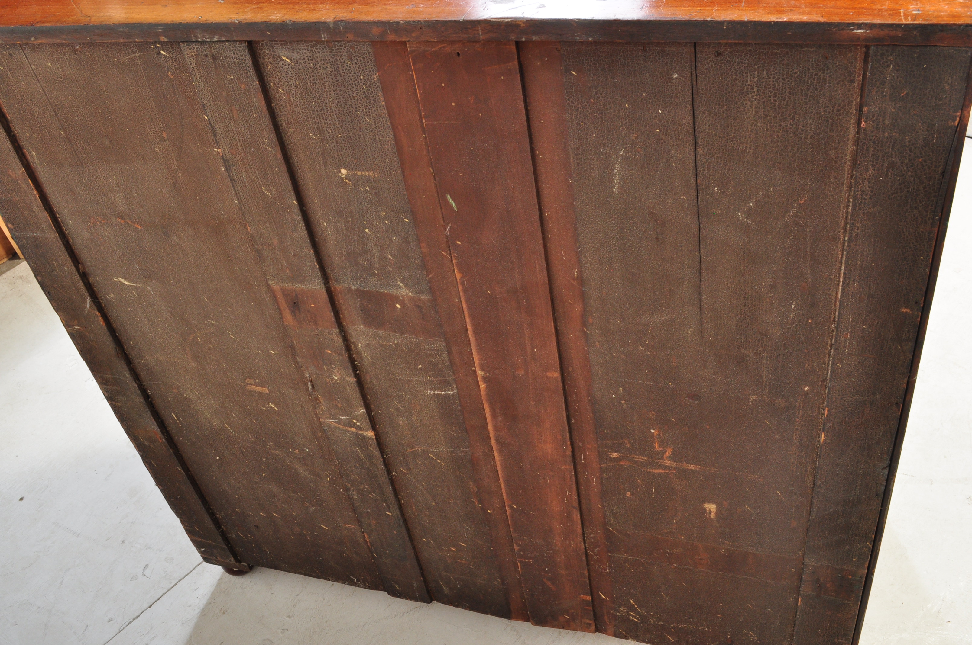 19TH CENTURY MAHOGANY CHEST OF DRAWERS - Image 7 of 9