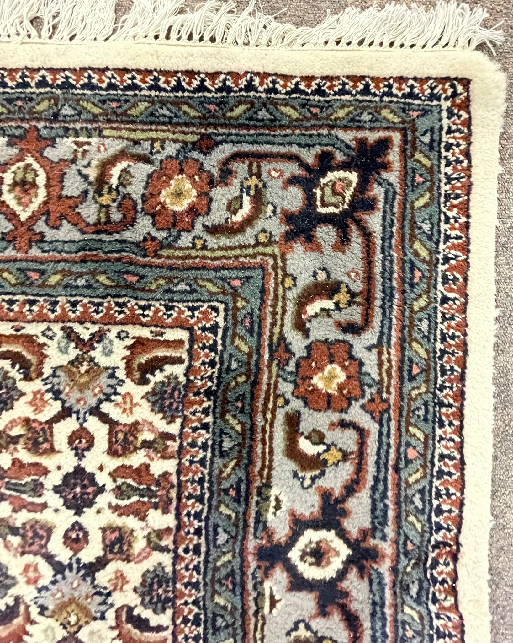 20TH CENTURY INDIAN ORIENTAL HARIKI CARPET - Image 3 of 4