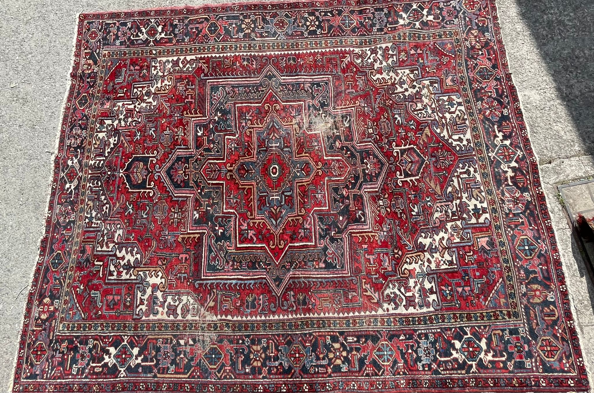 VINTAGE 20TH CENTURY PERSIAN ISLAMIC RUG / CARPET - Image 2 of 5