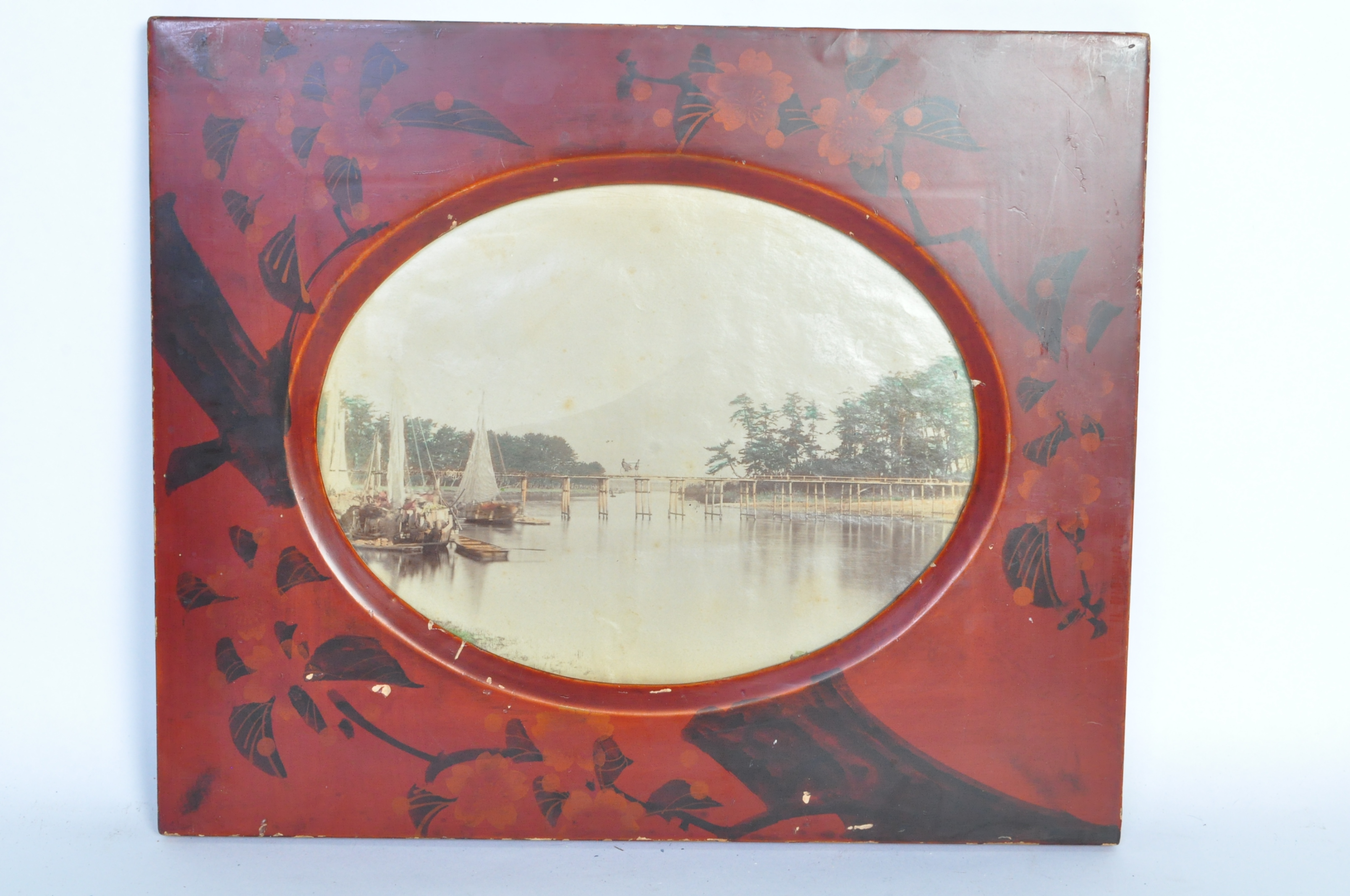 1920S HAND PAINTED CHINESE LACQUERED TONDO FRAME