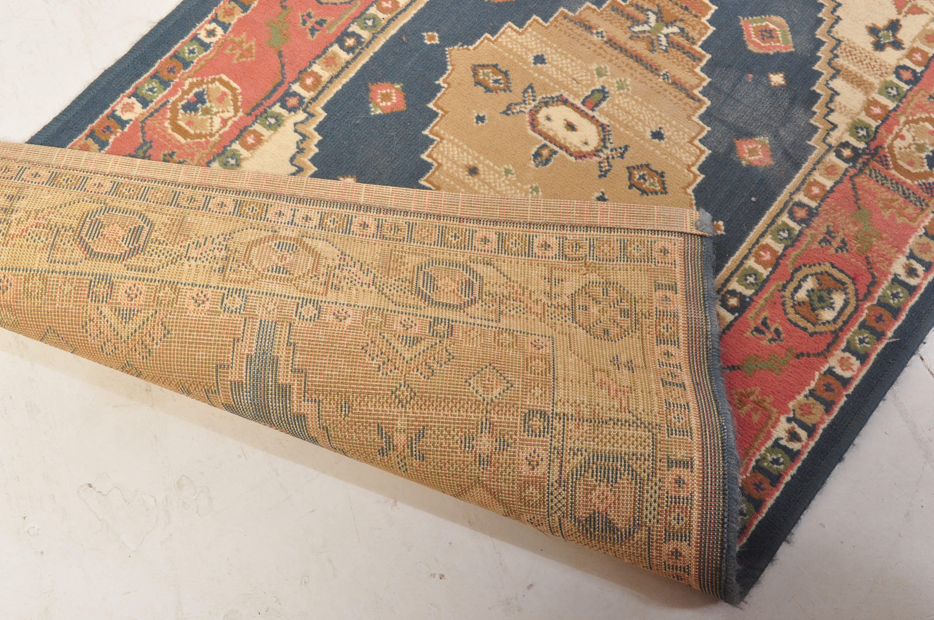 VINTAGE 20TH CENTURY PERSIAN ISLAMIC RUG - CARPET - Image 5 of 5