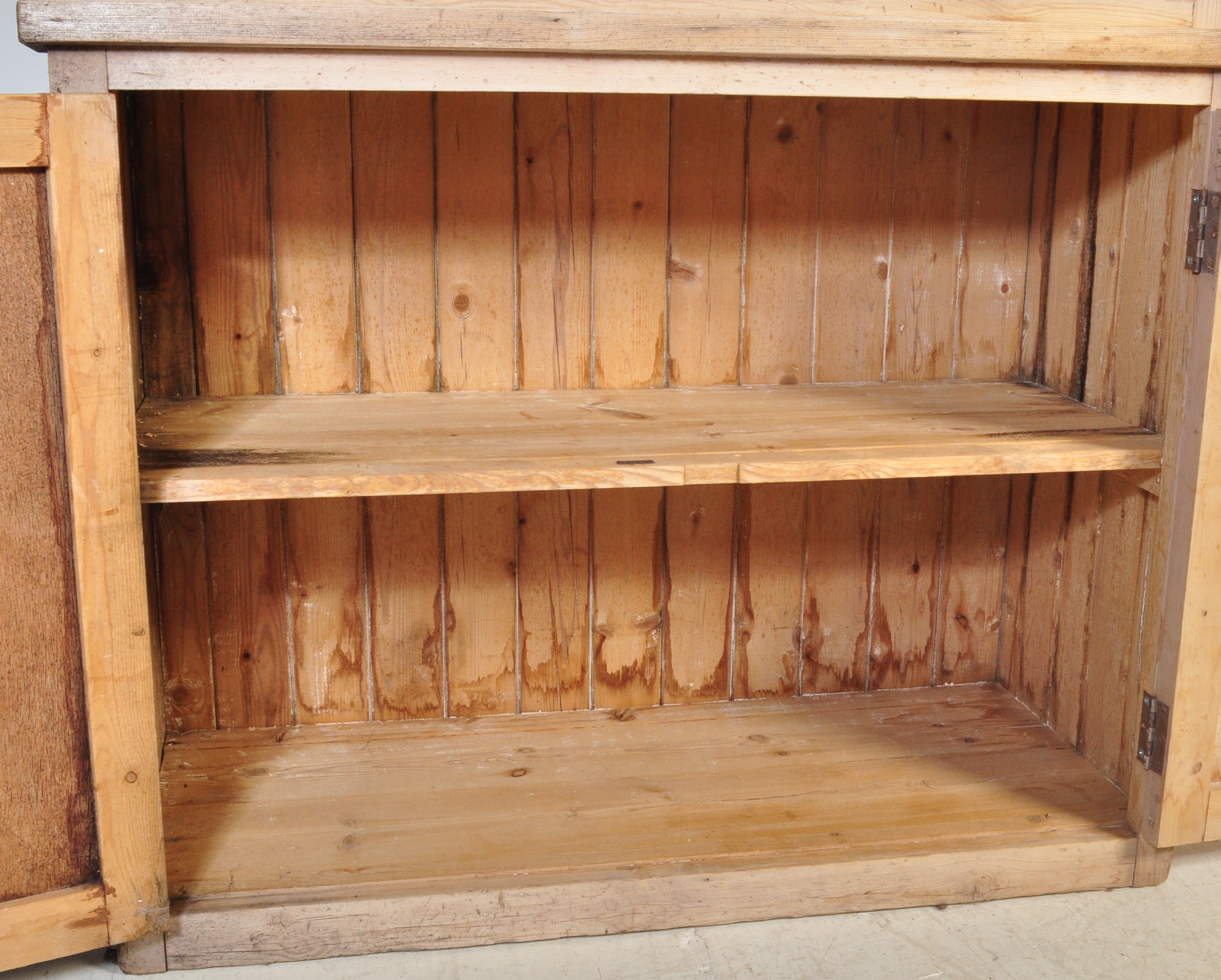 VINTAGE COUNTRY PINE FARMHOUSE DRESSER CABINET - Image 5 of 8