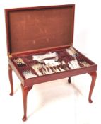 EARLY 20TH CENTURY MAHOGANY CUTLERY CANTEEN & CONTENTS