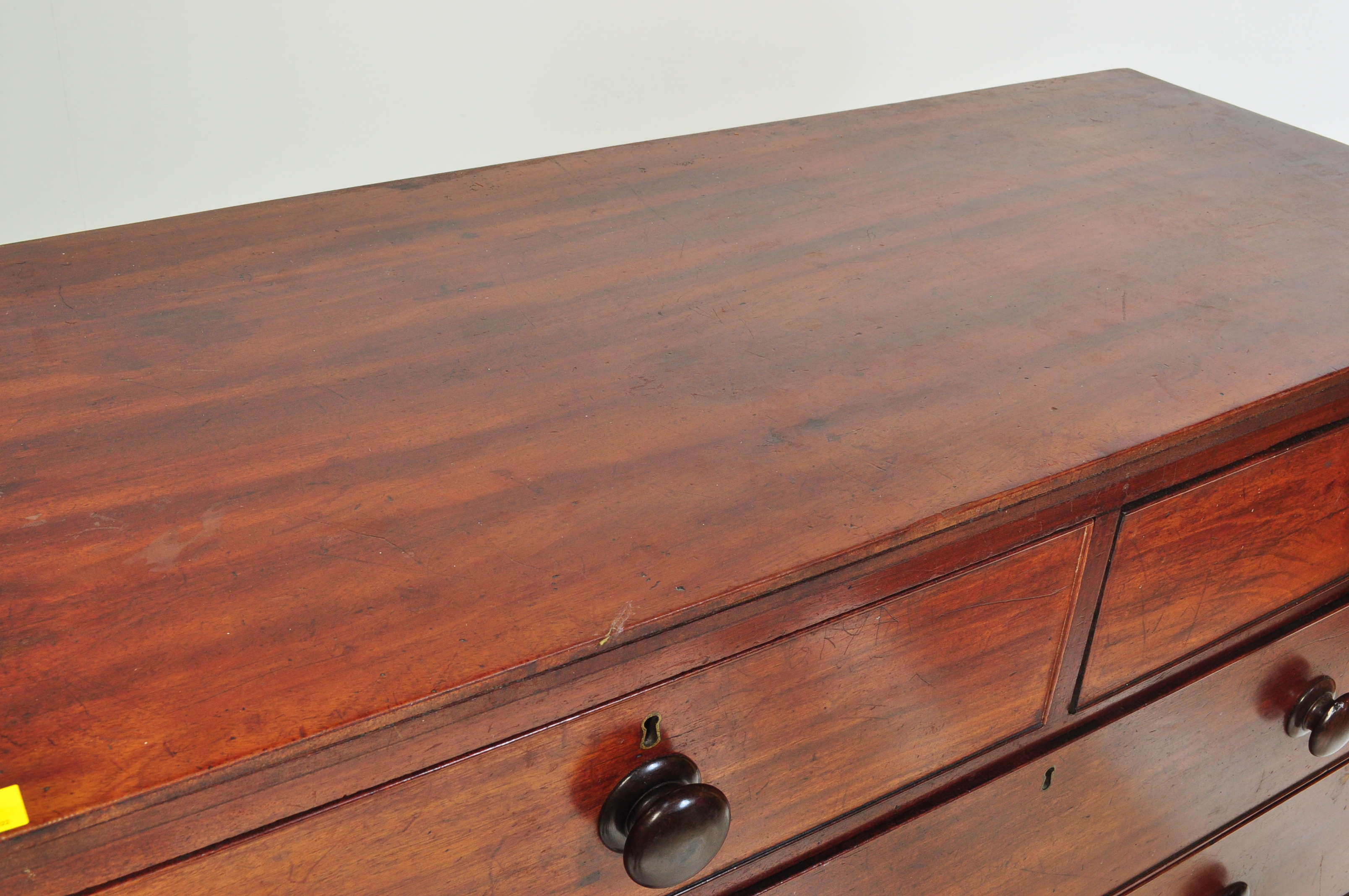 19TH CENTURY VICTORIAN MAHOGANY CHEST OF DRAWERS - Image 3 of 7