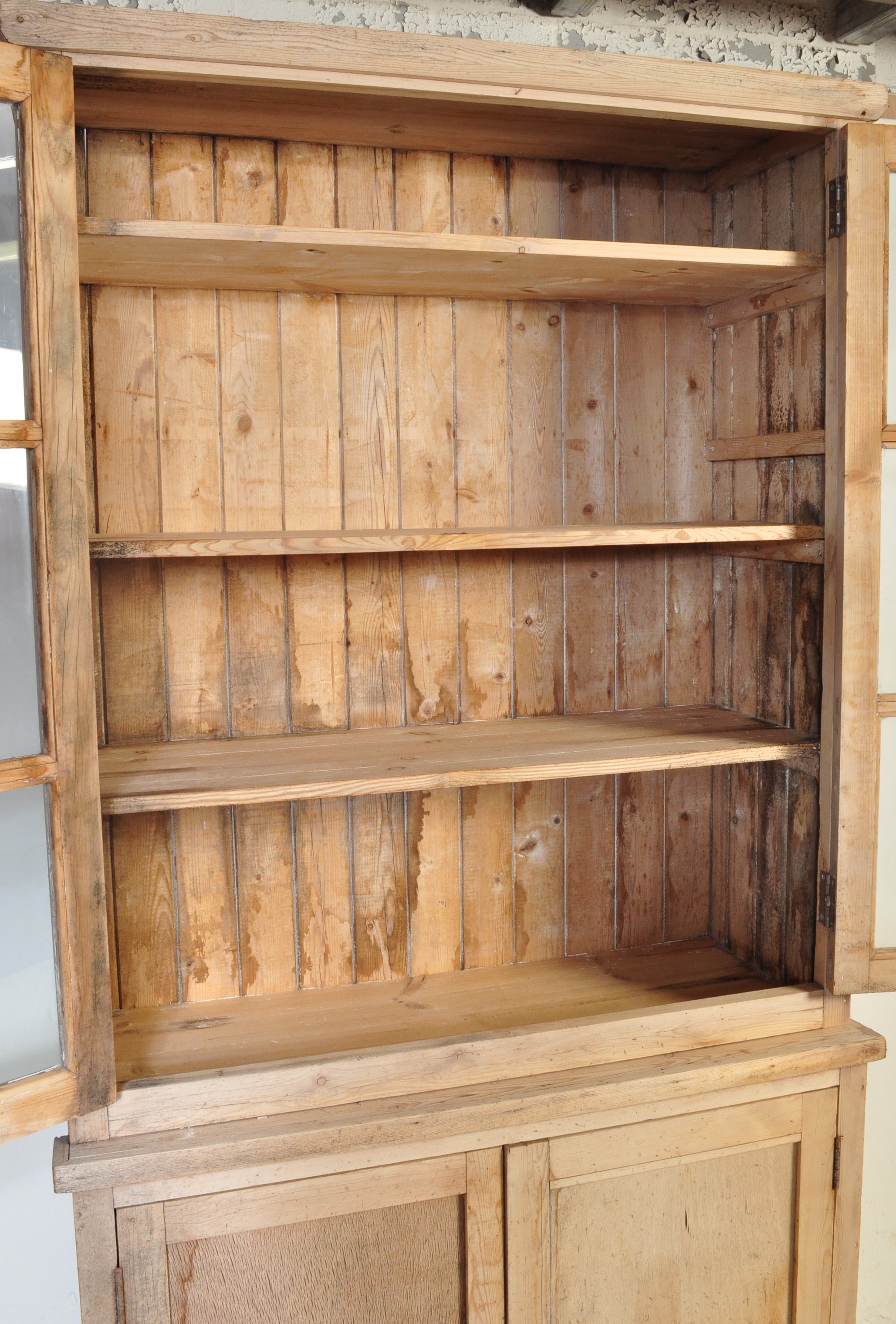 VINTAGE COUNTRY PINE FARMHOUSE DRESSER CABINET - Image 3 of 8
