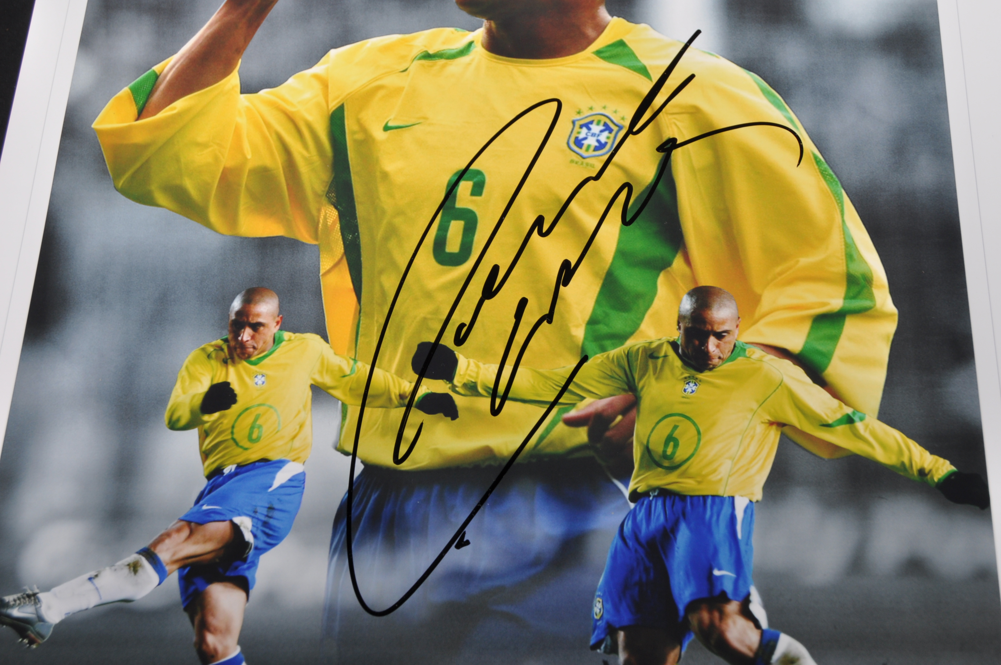 ROBERTO CARLOS - BRAZILIAN FOOTBALL - AUTOGRAPHED PRINT - AFTAL - Image 2 of 2