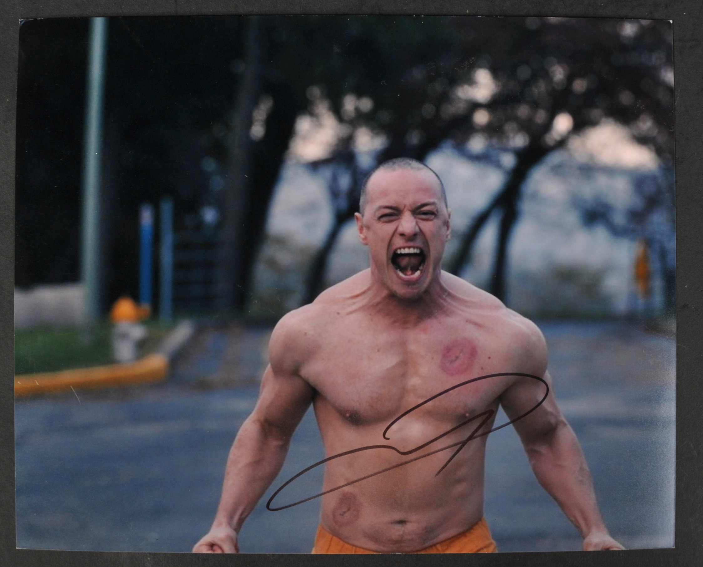 JAMES MCAVOY - GLASS (2019) - AUTOGRAPHED 8X10" PHOTO - AFTAL