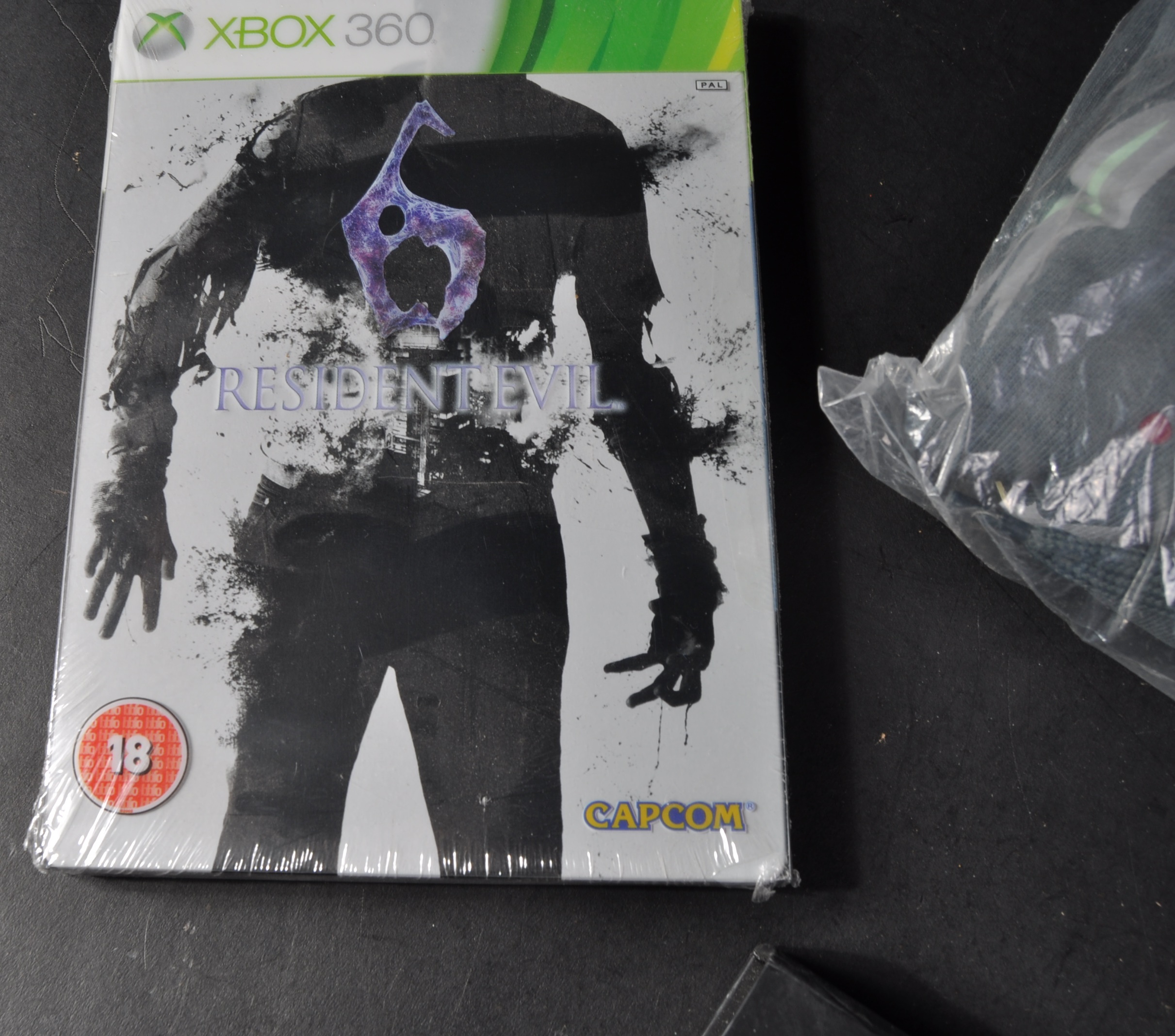 GAMING - RESIDENT EVIL 6 - XBOX 360 - WITH EXCLUSIVE GIFTS - Image 2 of 5