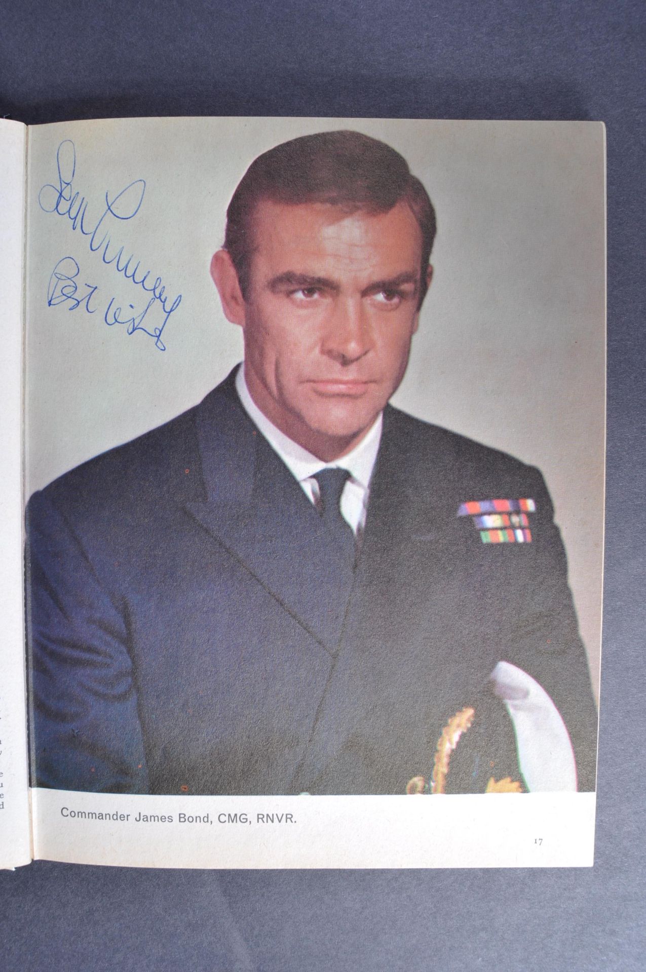 JAMES BOND - SEAN CONNERY (1930-2020) - SIGNED VINTAGE BOND ANNUAL - Bild 5 aus 9