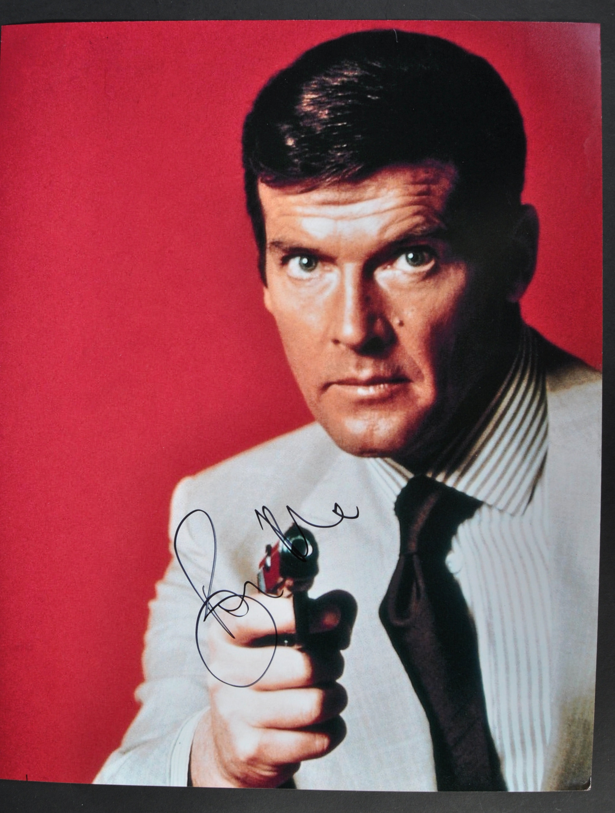 SIR ROGER MOORE - JAMES BOND 007 - AUTOGRAPHED 16X12" - Image 3 of 3