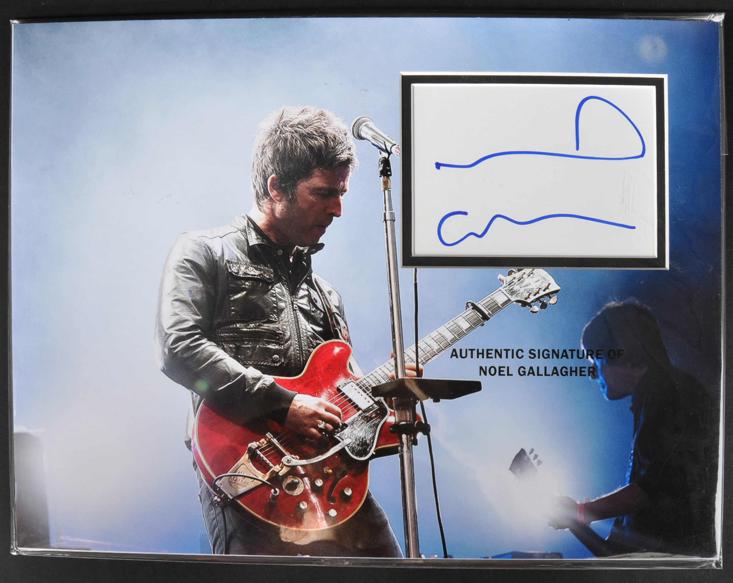 NOEL GALLAGHER - OASIS - AUTOGRAPH PRESENTATION - AFTAL