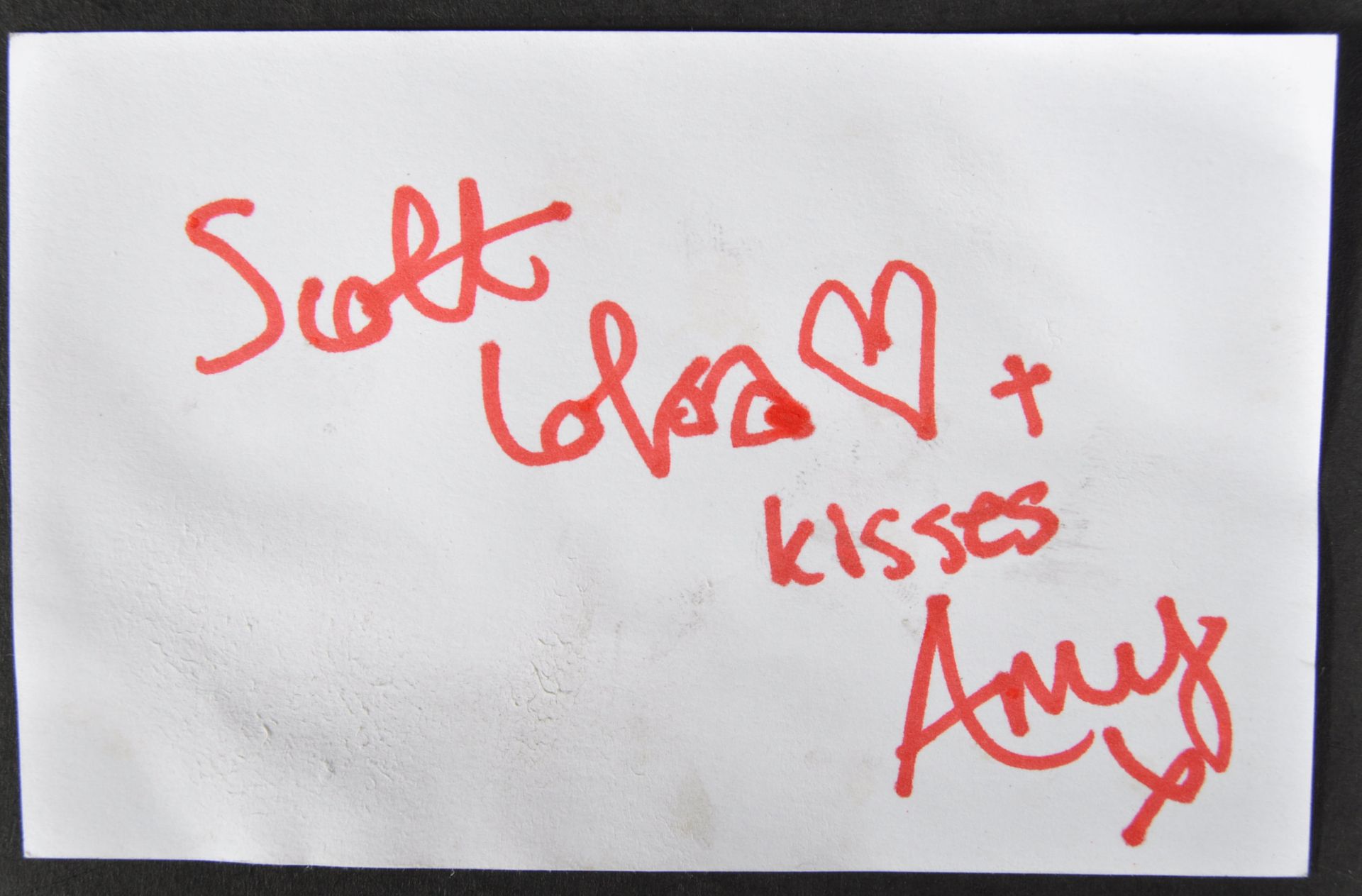 AMY WINEHOUSE (1983-2011) - SCARCE AUTOGRAPH ON CARD - AFTAL AUTHENTICATION