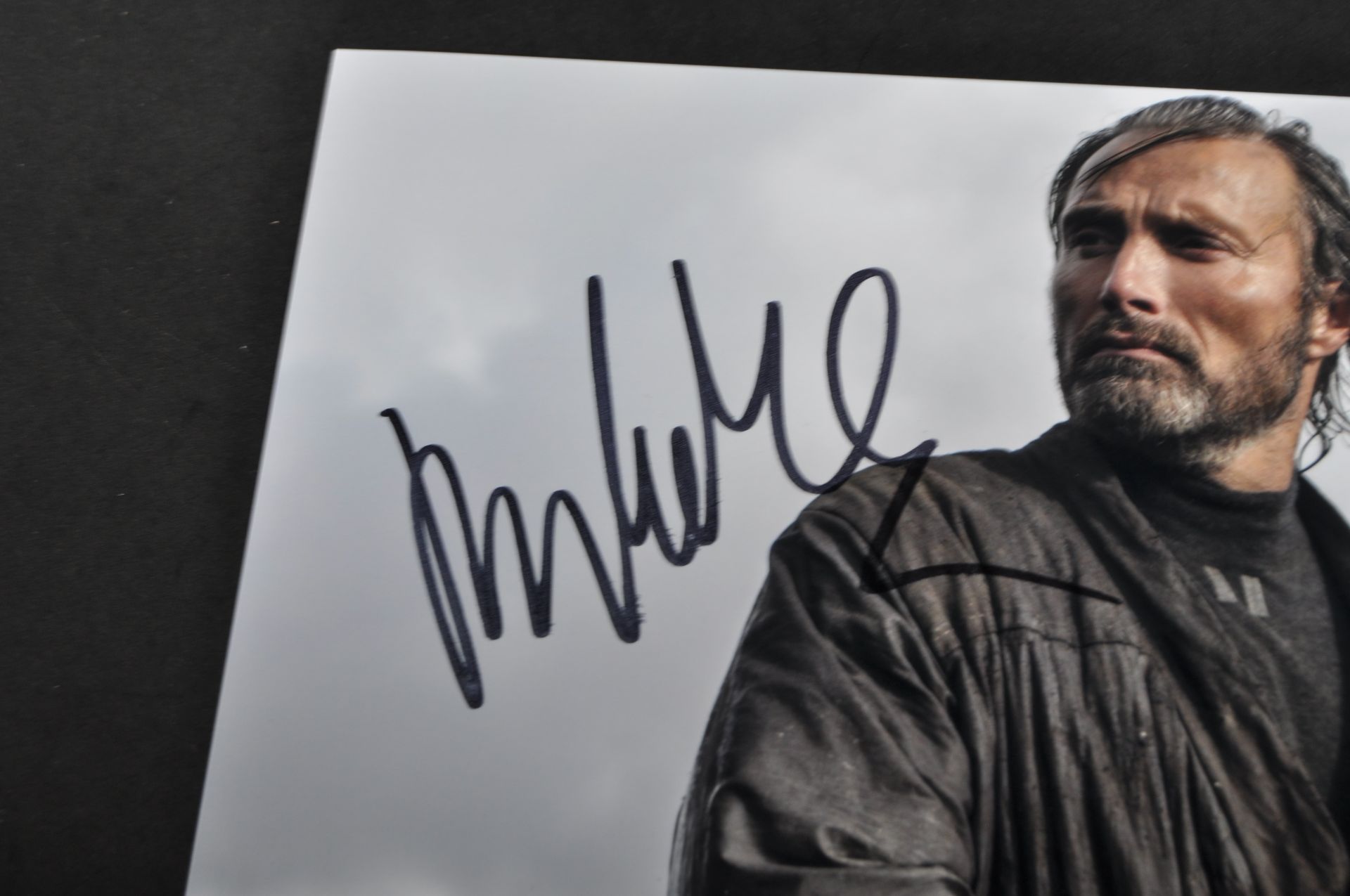 STAR WARS - MADS MIKKELSEN - ROGUE ONE - SIGNED PHOTO - AFTAL - Image 2 of 2