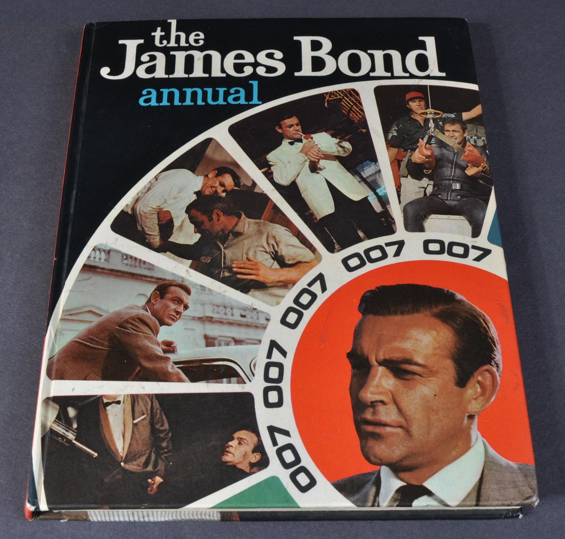 JAMES BOND - SEAN CONNERY (1930-2020) - SIGNED VINTAGE BOND ANNUAL - Bild 2 aus 9