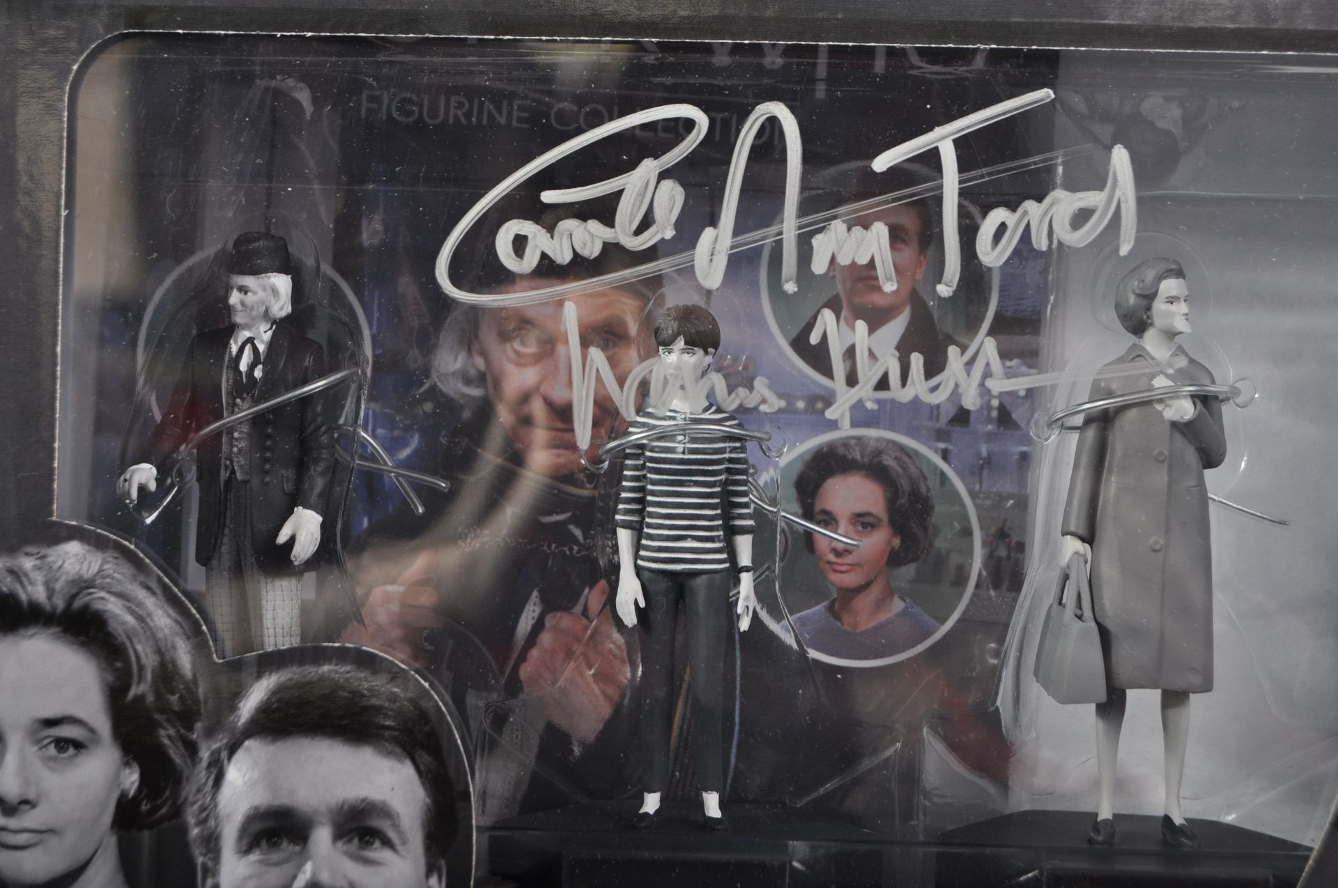 DOCTOR WHO - FIRST DOCTOR - DUAL SIGNED FIGURE SET - Image 2 of 3