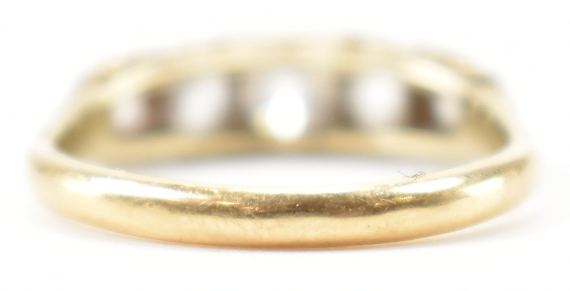 GOLD & DIAMOND FIVE STONE RING - Image 4 of 8