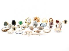 COLLECTION OF COSTUME JEWELLERY RINGS