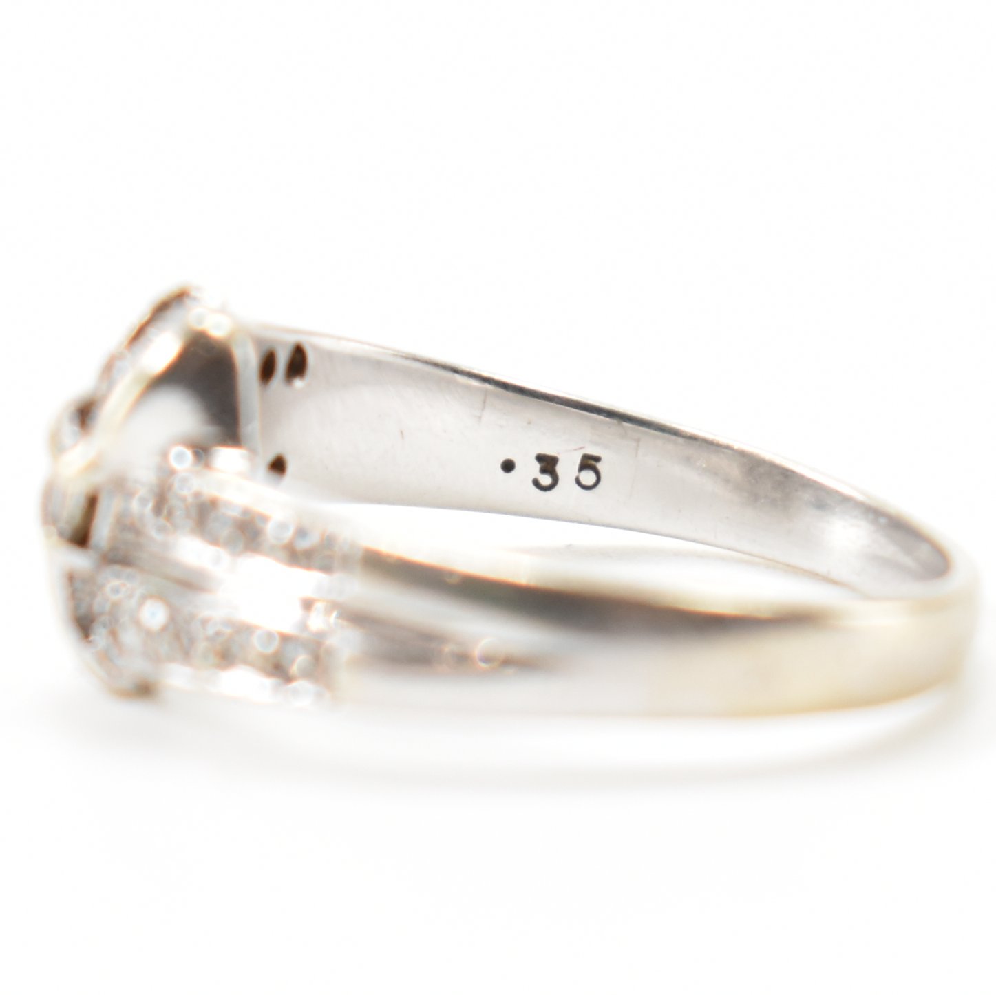 18CT GOLD & DIAMOND CROSSOVER RING - Image 7 of 9