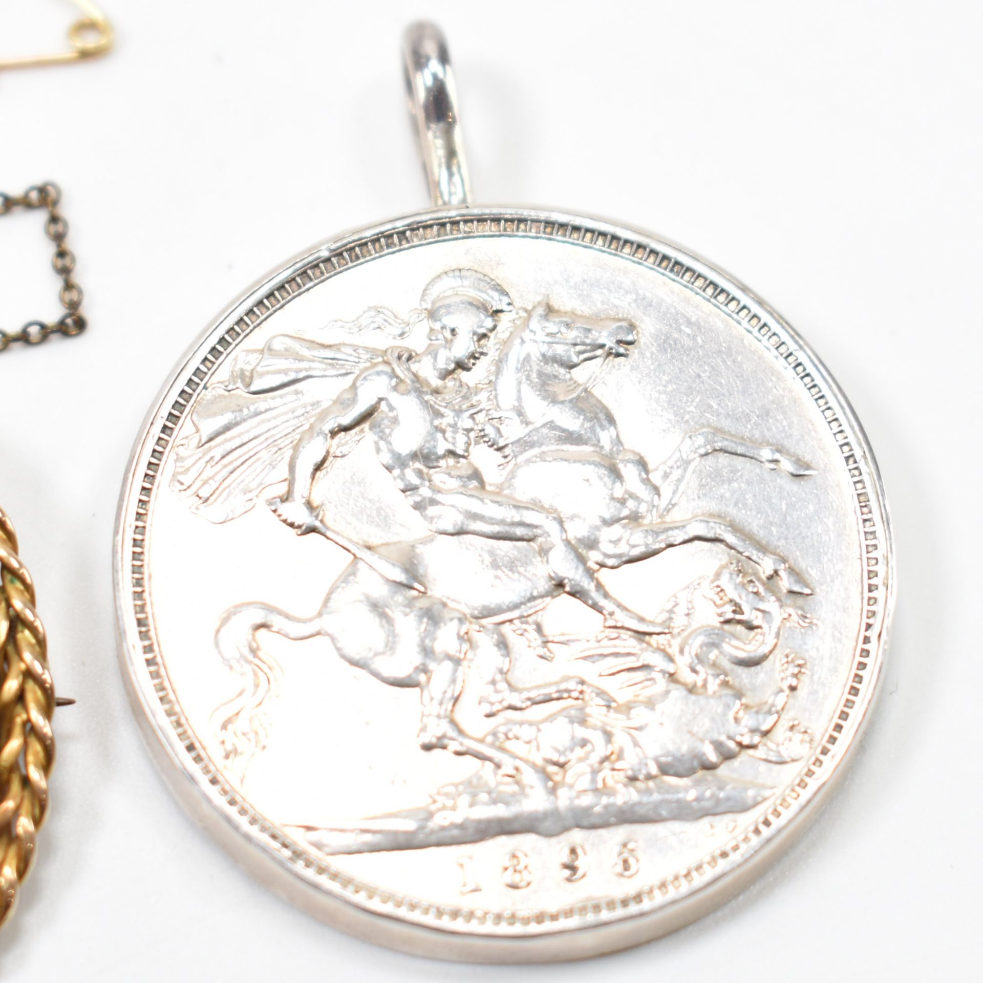 VICTORIAN SILVER CROWN PENDANT & INITIAL BROOCH - Image 4 of 5