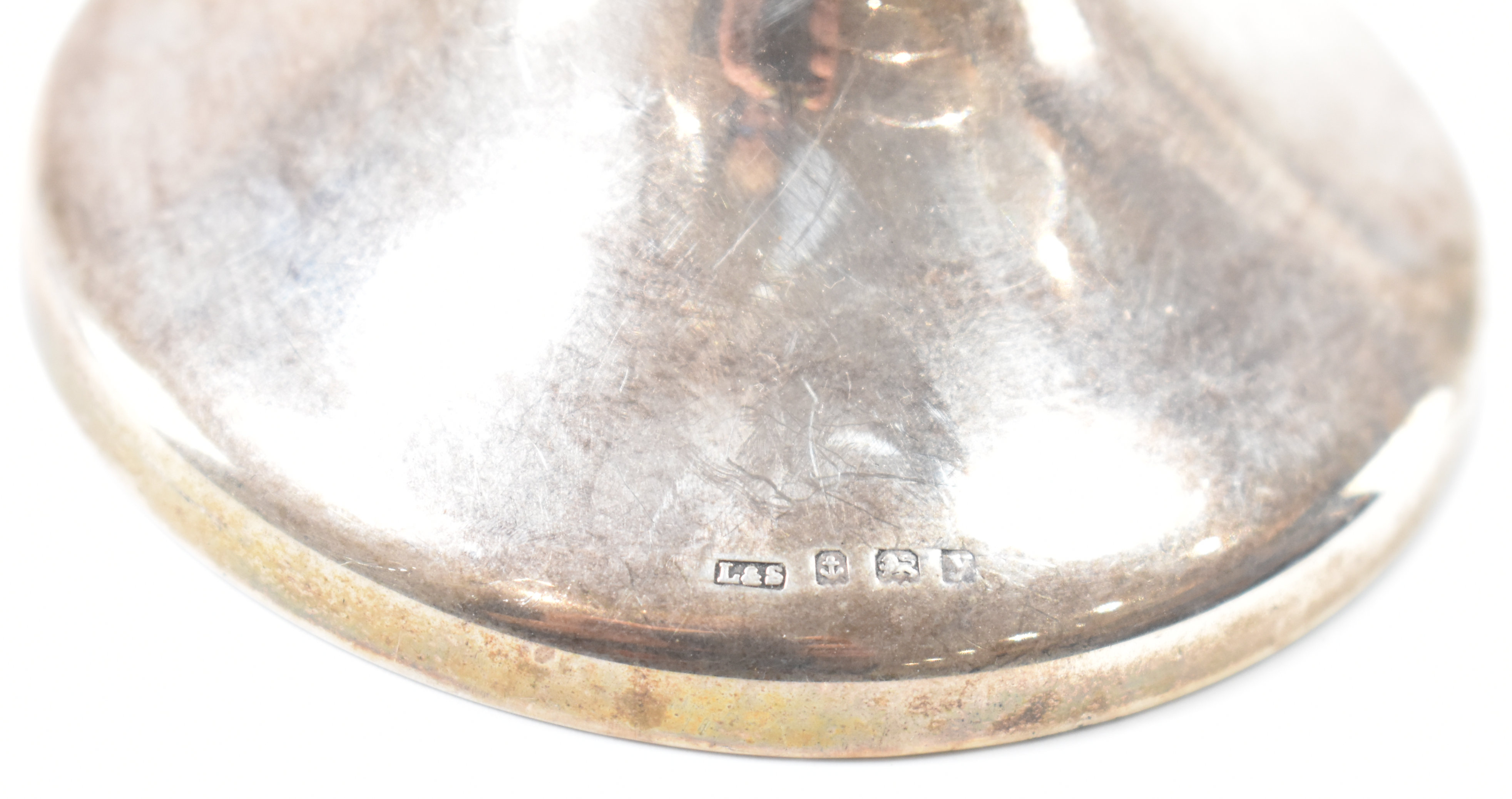 GROUP OF SILVER HALLMARKED DRESSING TABLE ITEMS - Image 4 of 5