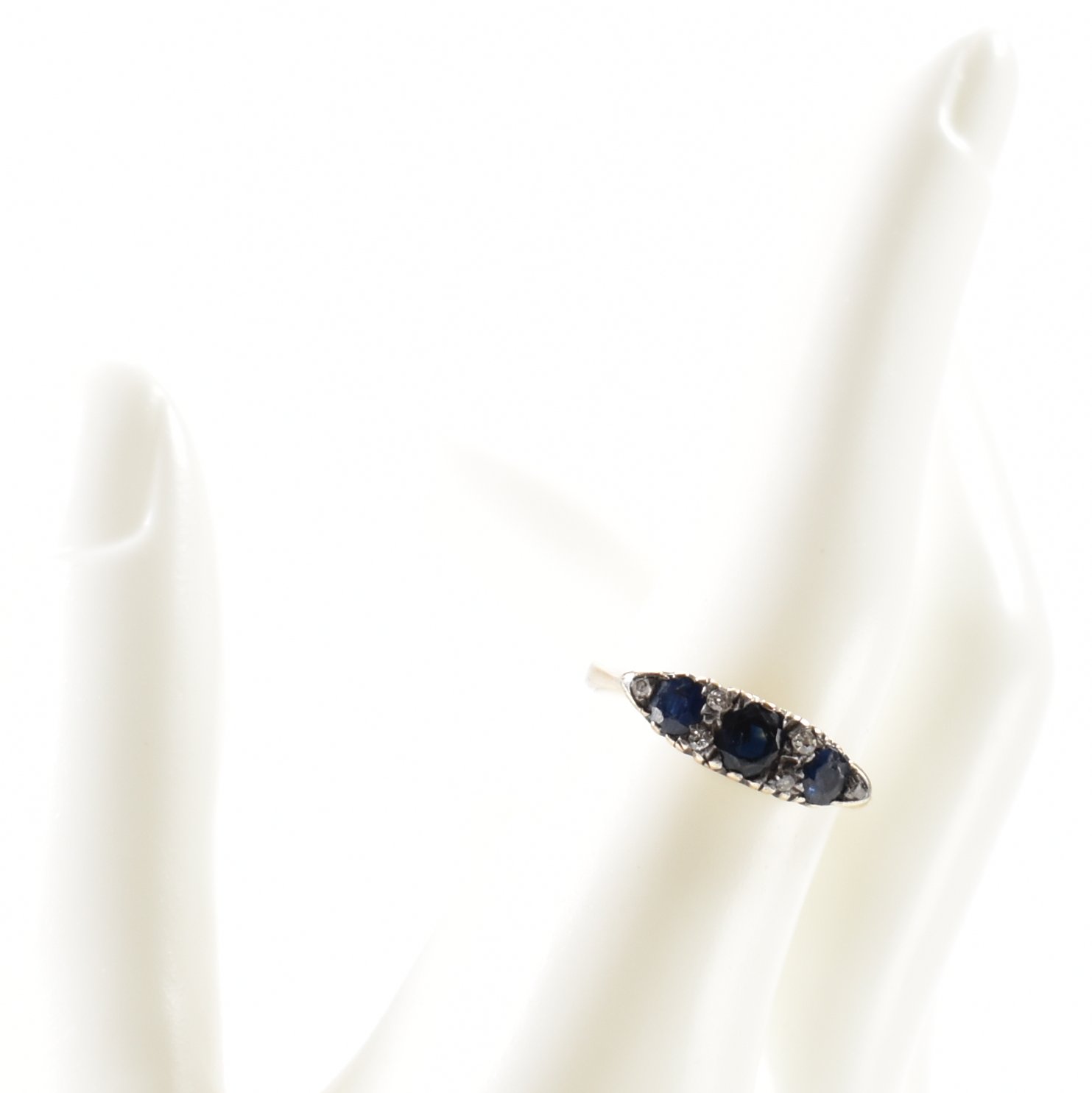 VINTAGE 9CT GOLD DIAMOND & SAPPHIRE RING - Image 7 of 7