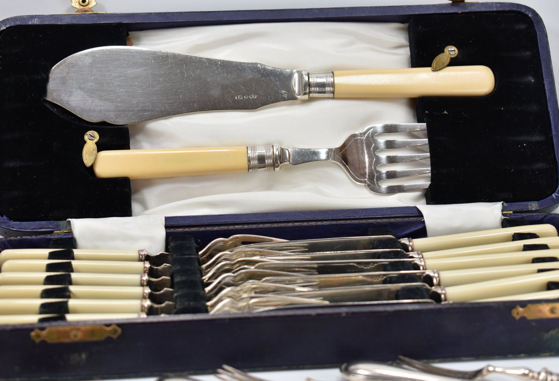 SET OF 1920S JOHN SANDERSON SILVER HANDLED CUTLERY - Image 4 of 7