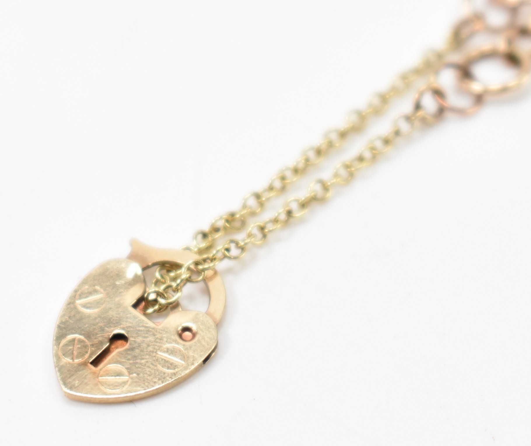 VINTAGE GOLD CHAIN HEART PADLOCK BRACELET - Image 6 of 10