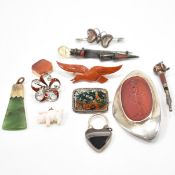 COLLECTION OF ANTIQUE & VINTAGE BROOCHES & PENDANTS