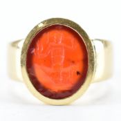 18CT GOLD & CARNELIAN SIGNET RING