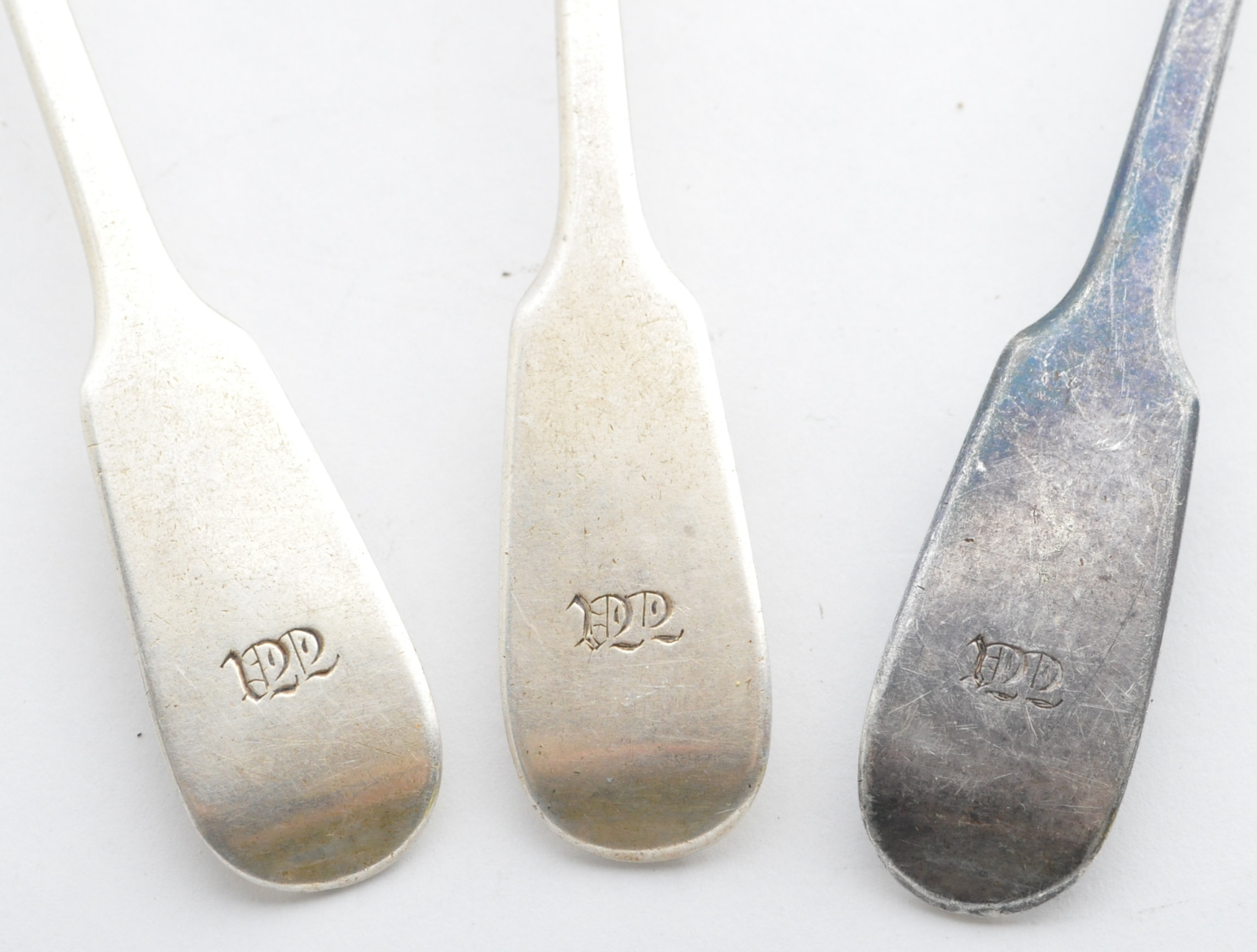 THREE VICTORIAN FIDDLE PATTERN TEASPOONS - Image 8 of 8